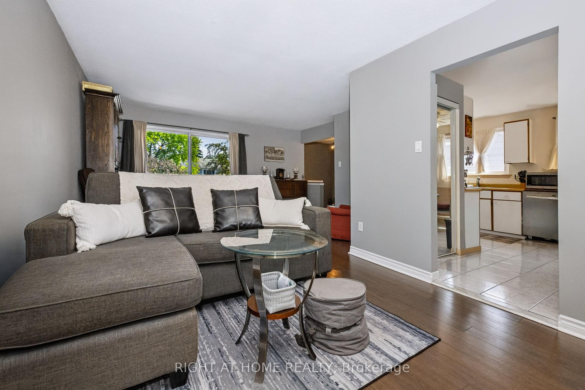 Photo 5 of 229 Britannia Avenue, Bradford West Gwillimbury, Bradford — HOMEH