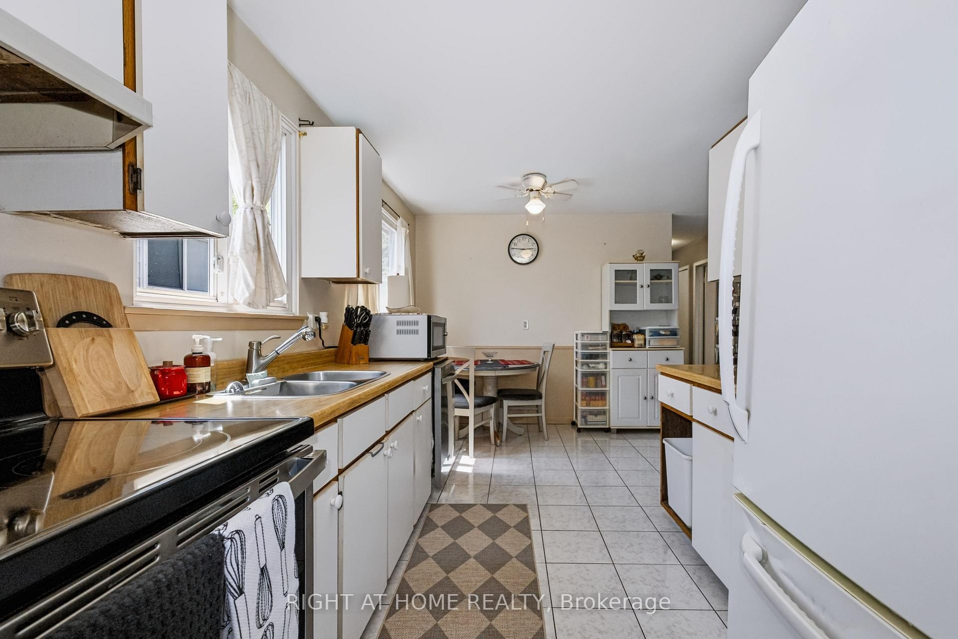 Photo 9 of 229 Britannia Avenue, Bradford West Gwillimbury, Bradford — HOMEH