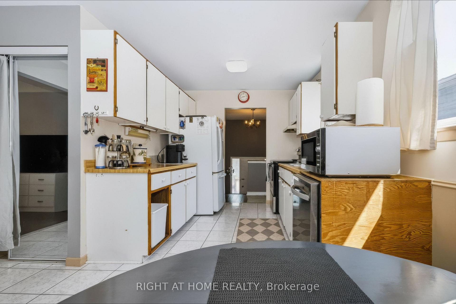 Photo 10 of 229 Britannia Avenue, Bradford West Gwillimbury, Bradford — HOMEH