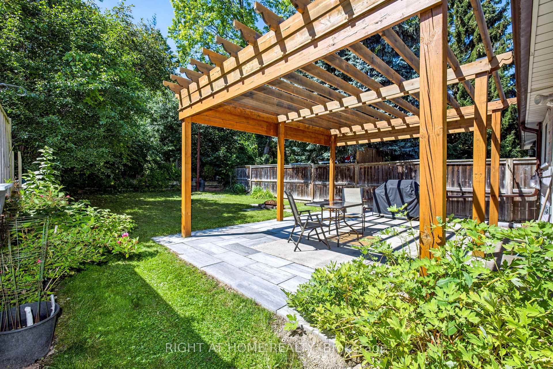 Photo 25 of 229 Britannia Avenue, Bradford West Gwillimbury, Bradford — HOMEH