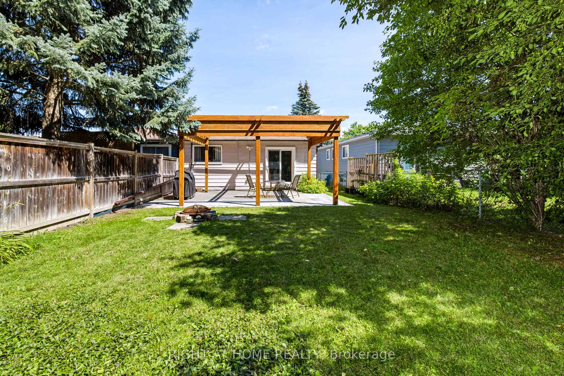 Photo 28 of 229 Britannia Avenue, Bradford West Gwillimbury, Bradford — HOMEH