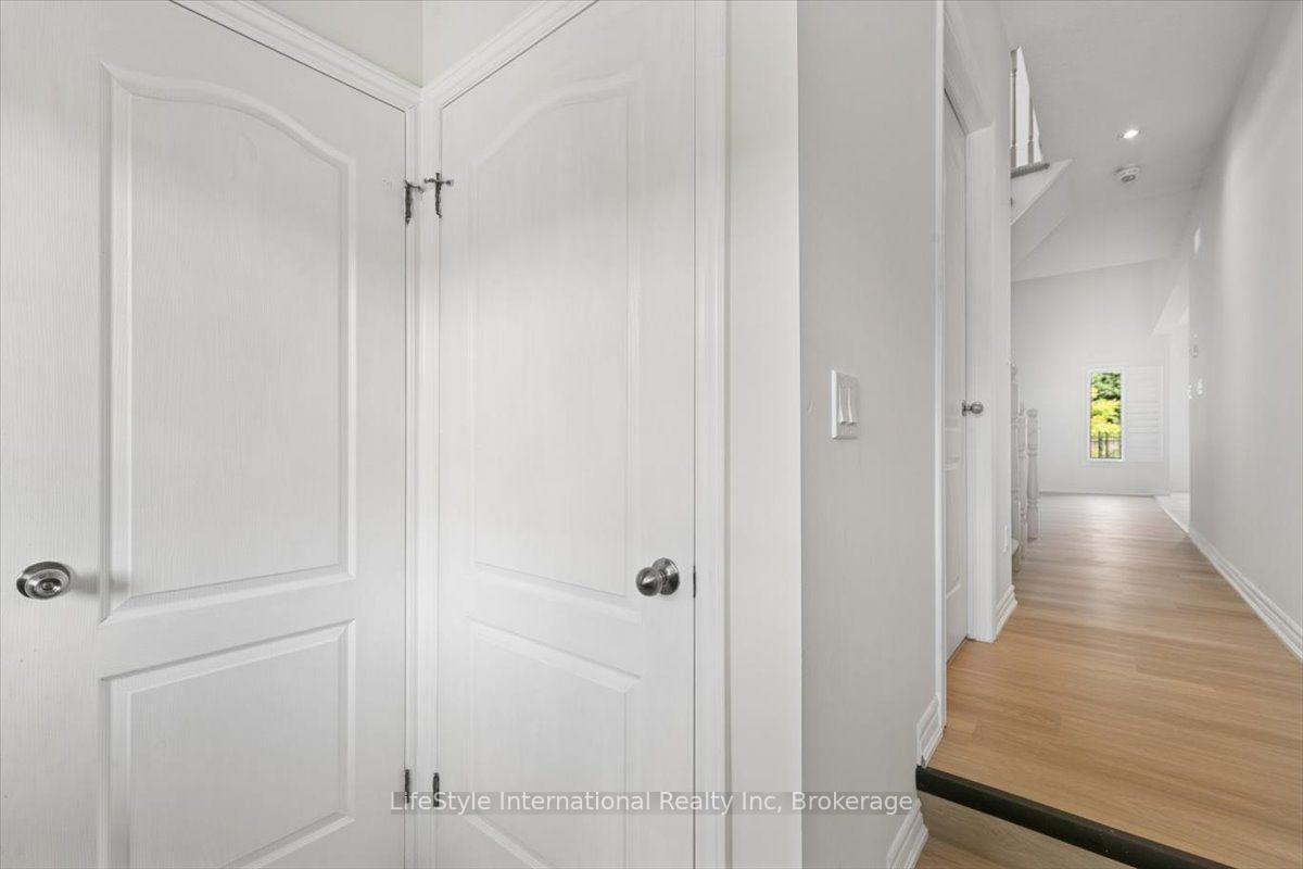 Photo 5 of 242 Moorlands Crescent, Kitchener, Doon South — HOMEH