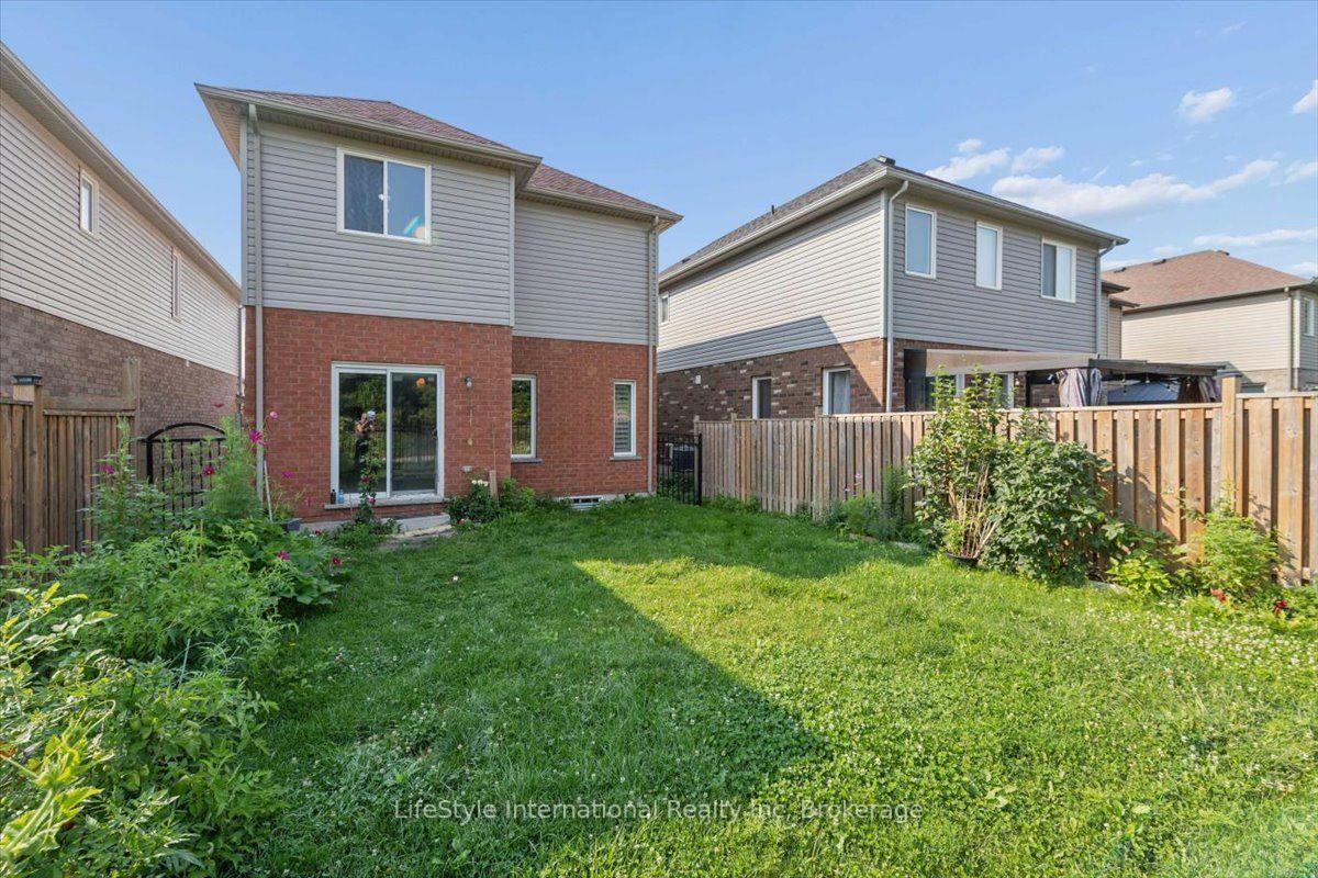 Photo 34 of 242 Moorlands Crescent, Kitchener, Doon South — HOMEH