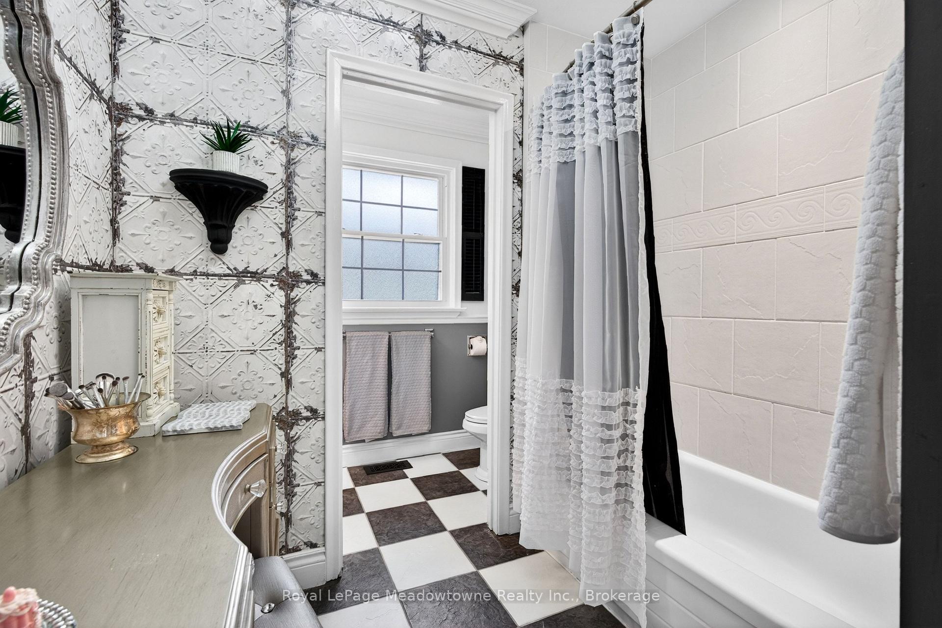Photo 19 of 53 Campbell Avenue E, Milton, Campbellville — HOMEH