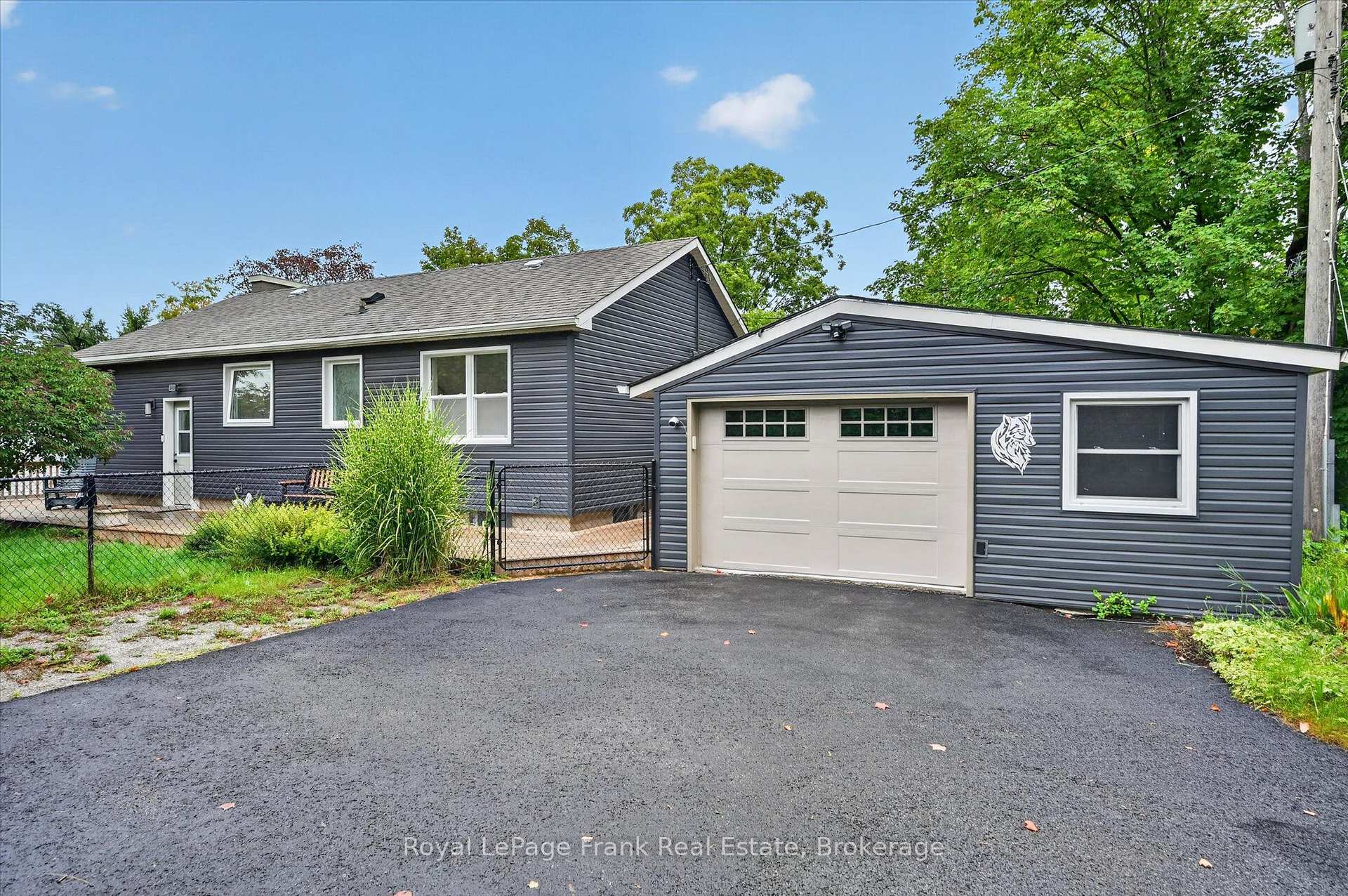 Photo 1 of 878 Valleyview Drive, Peterborough, Monaghan Ward 2 — HOMEH