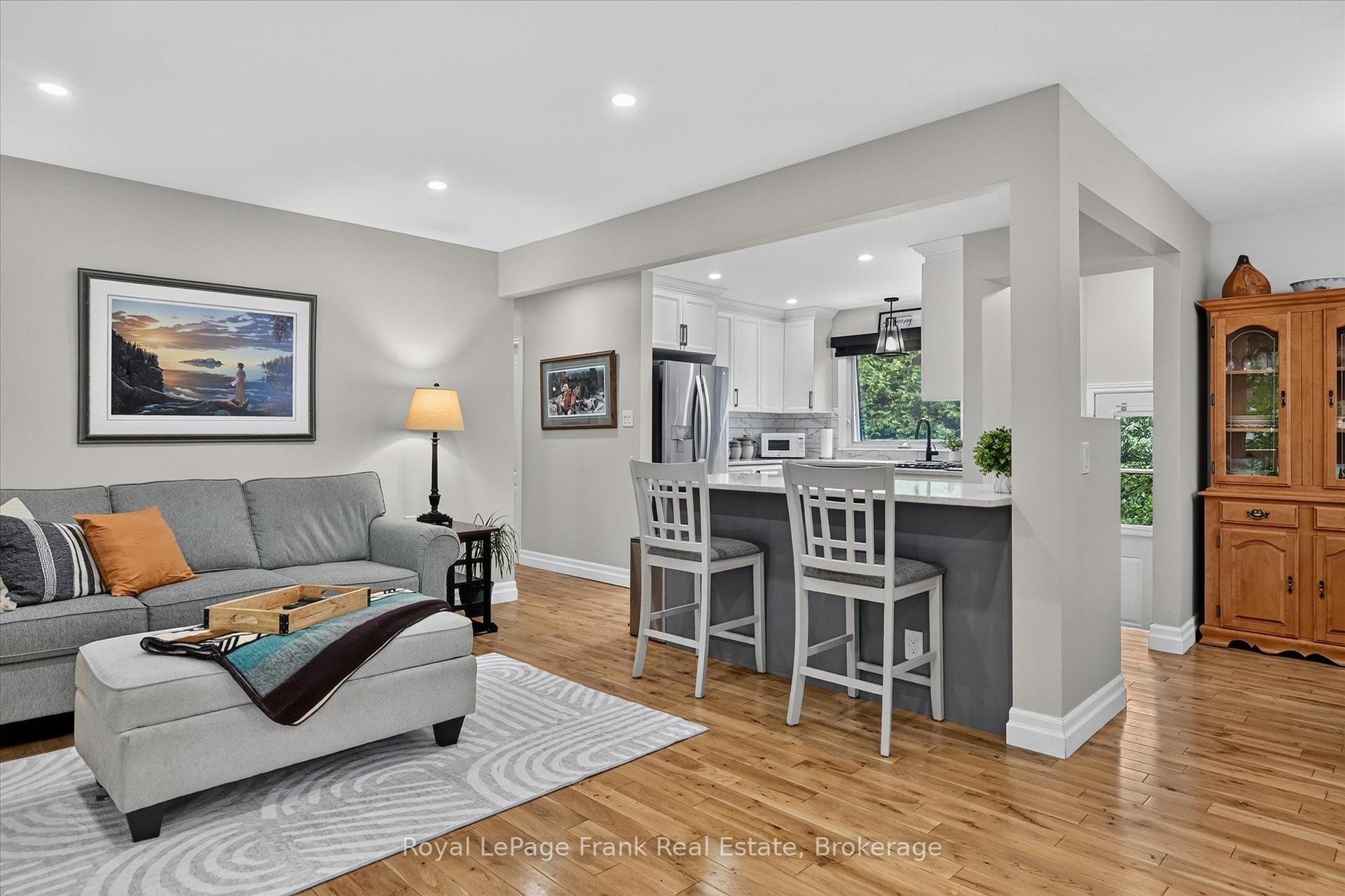 Photo 6 of 878 Valleyview Drive, Peterborough, Monaghan Ward 2 — HOMEH