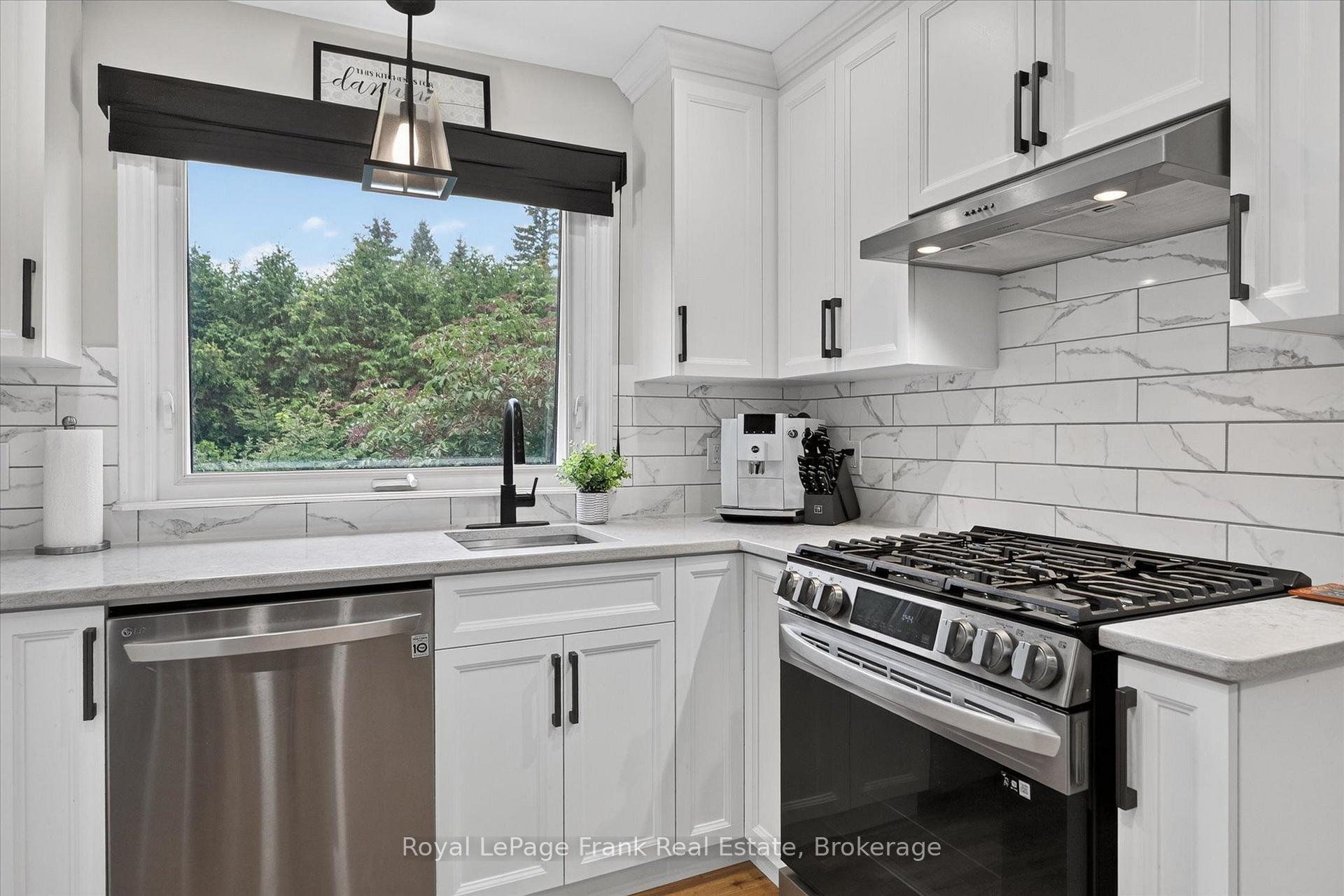 Photo 15 of 878 Valleyview Drive, Peterborough, Monaghan Ward 2 — HOMEH