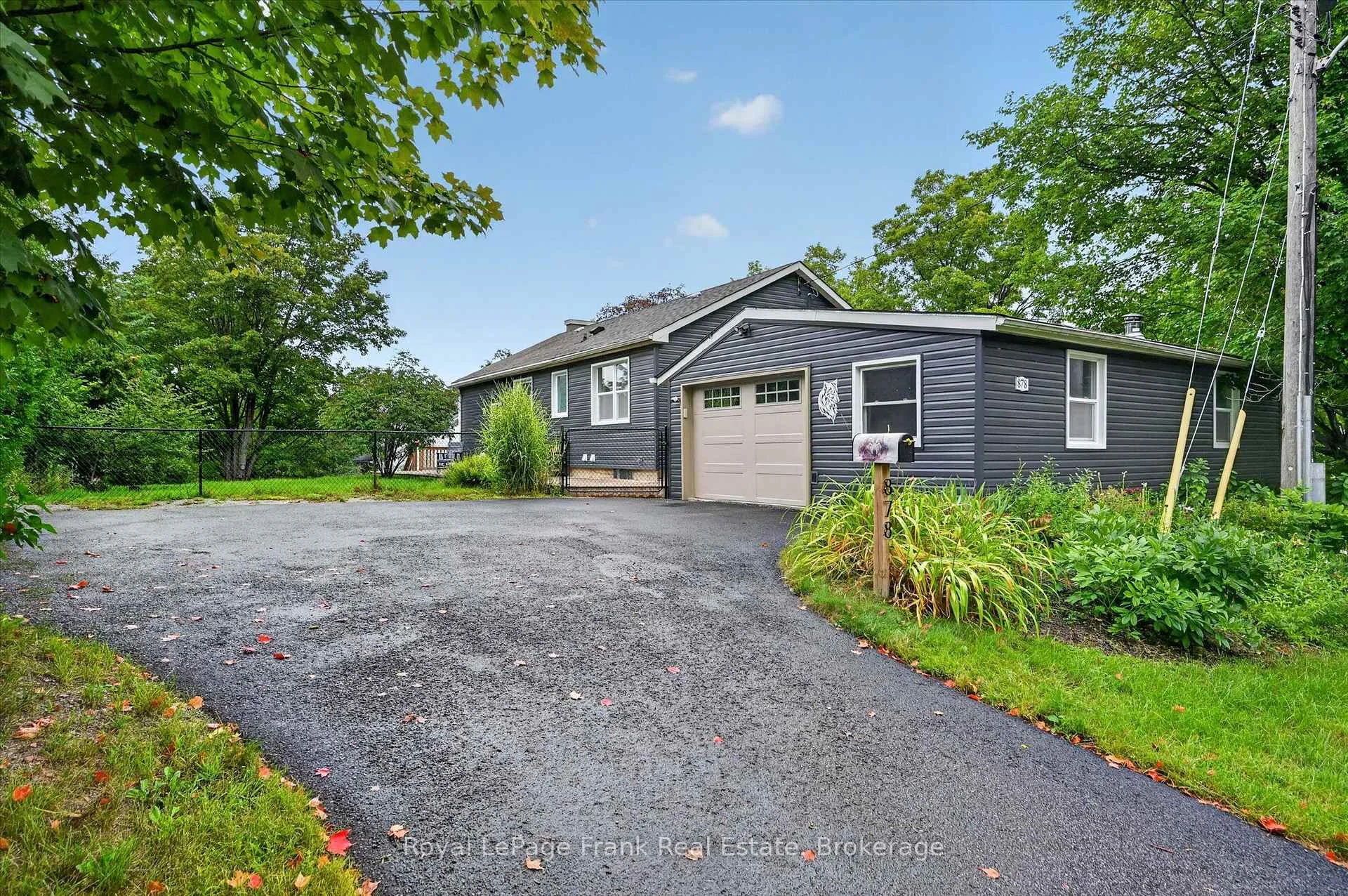 Photo 4 of 878 Valleyview Drive, Peterborough, Monaghan Ward 2 — HOMEH