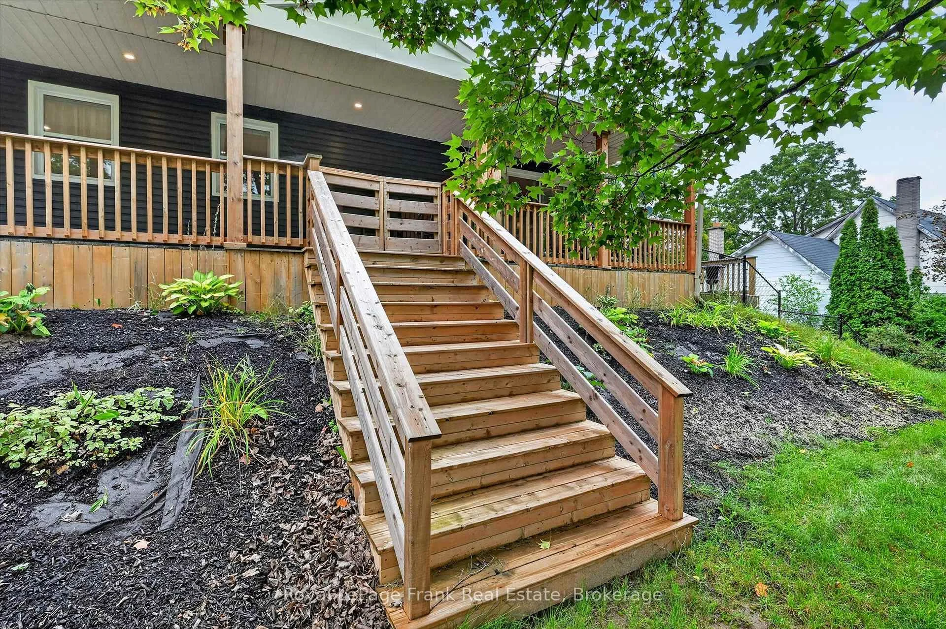 Photo 12 of 878 Valleyview Drive, Peterborough, Monaghan Ward 2 — HOMEH