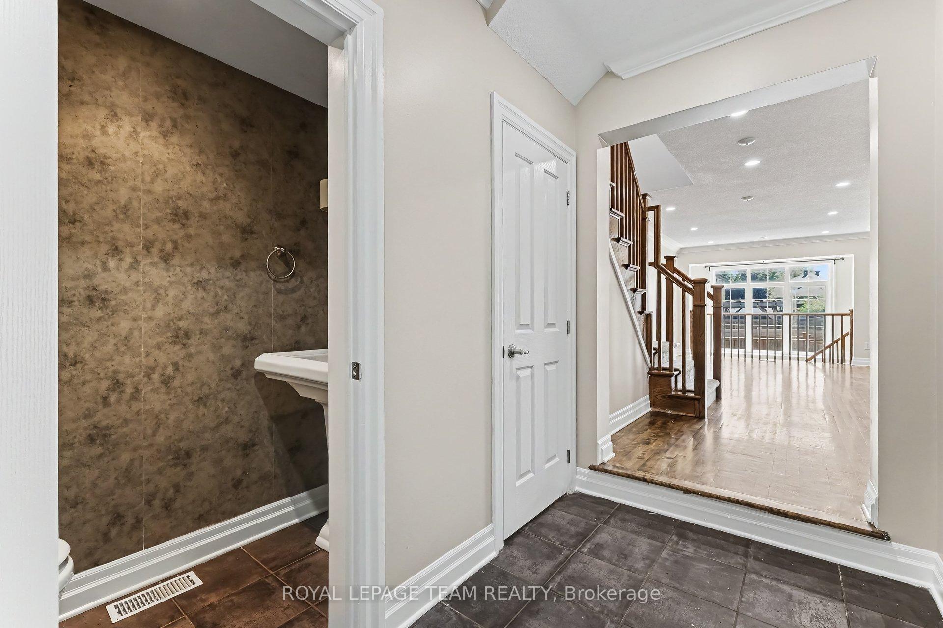 Photo 2 of 406 Heathrow Private, Ottawa, Stittsville (South) — HOMEH
