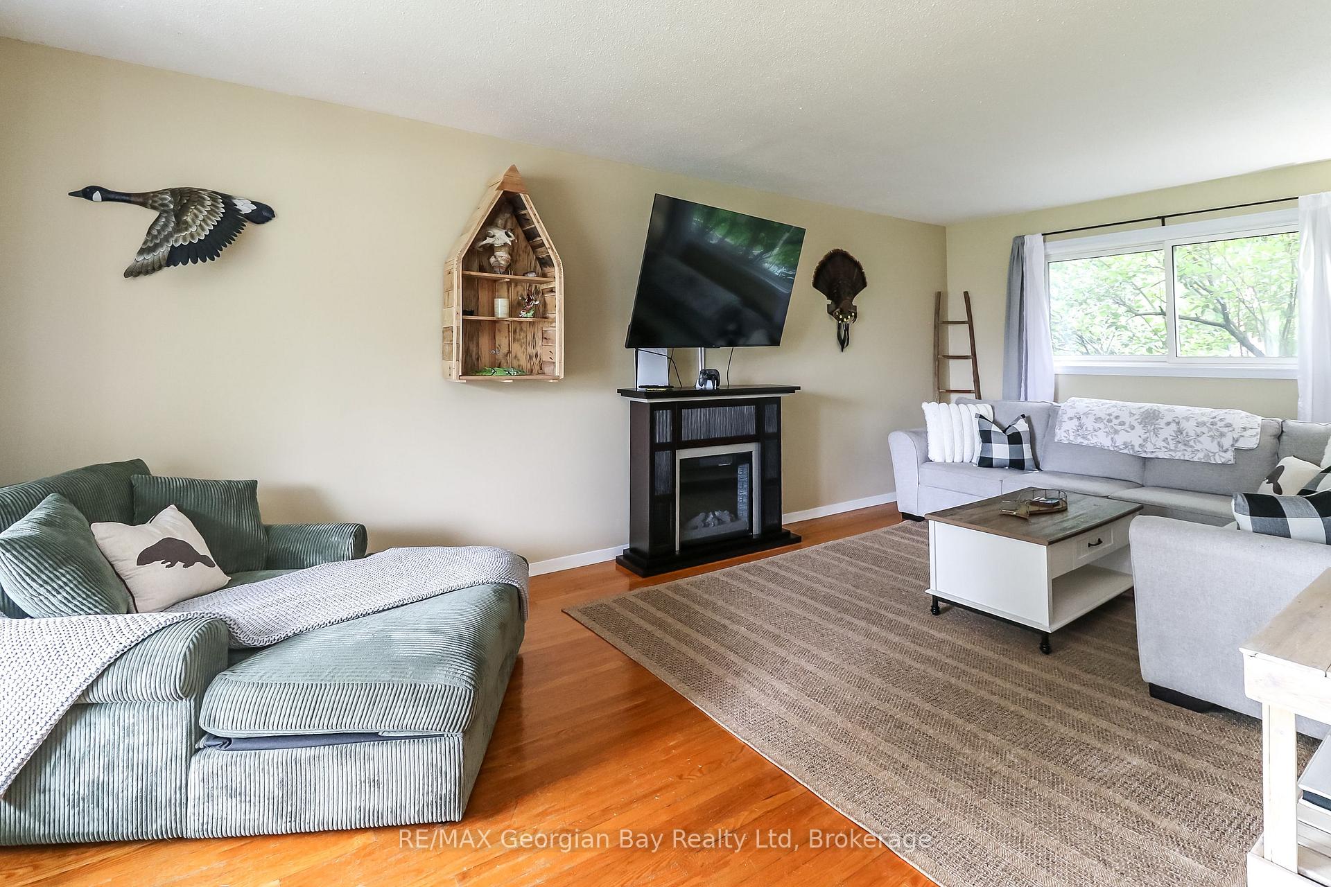 Photo 8 of 718 Birchwood Drive, Midland — HOMEH