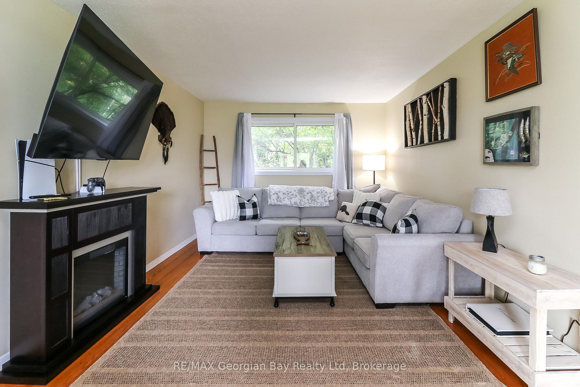 Photo 9 of 718 Birchwood Drive, Midland — HOMEH