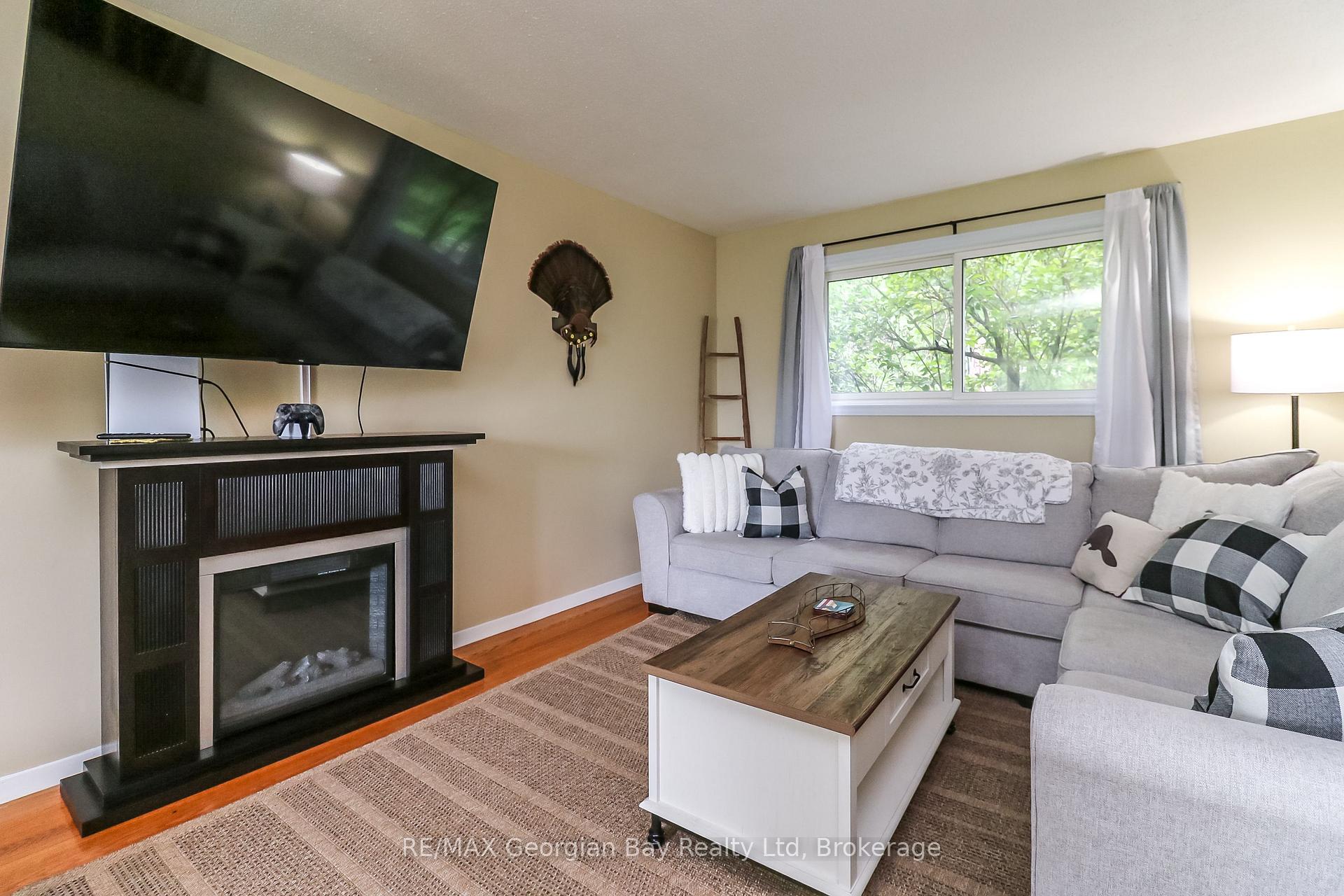Photo 10 of 718 Birchwood Drive, Midland — HOMEH