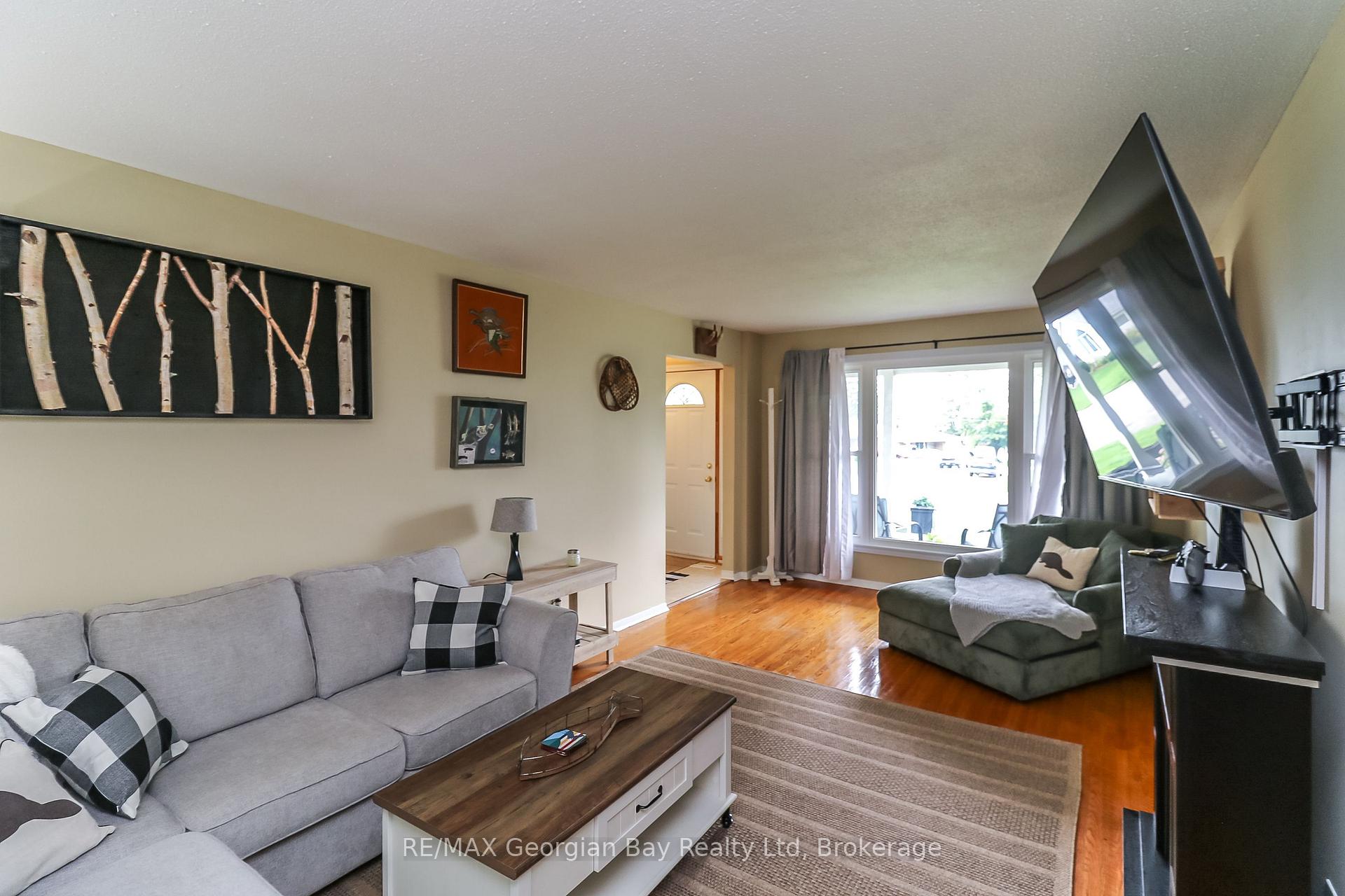 Photo 11 of 718 Birchwood Drive, Midland — HOMEH