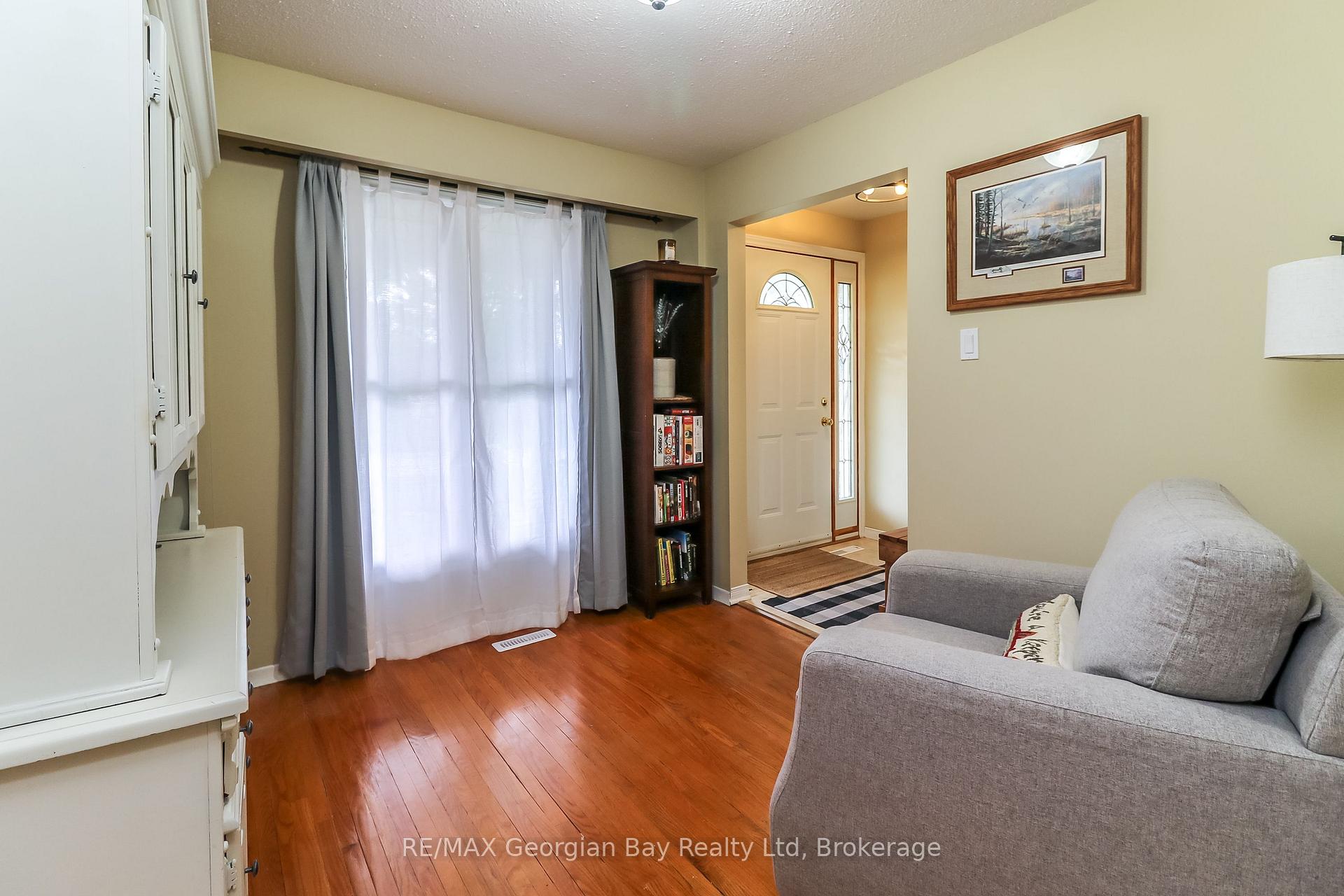 Photo 13 of 718 Birchwood Drive, Midland — HOMEH