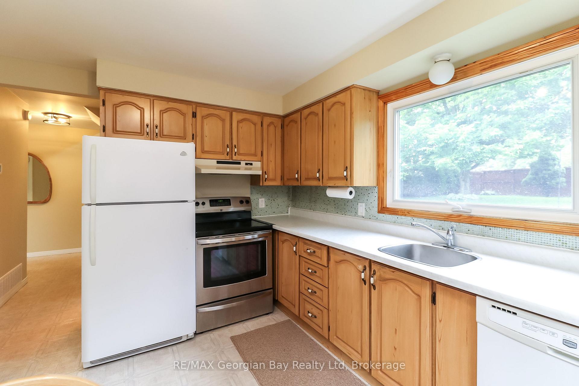 Photo 17 of 718 Birchwood Drive, Midland — HOMEH