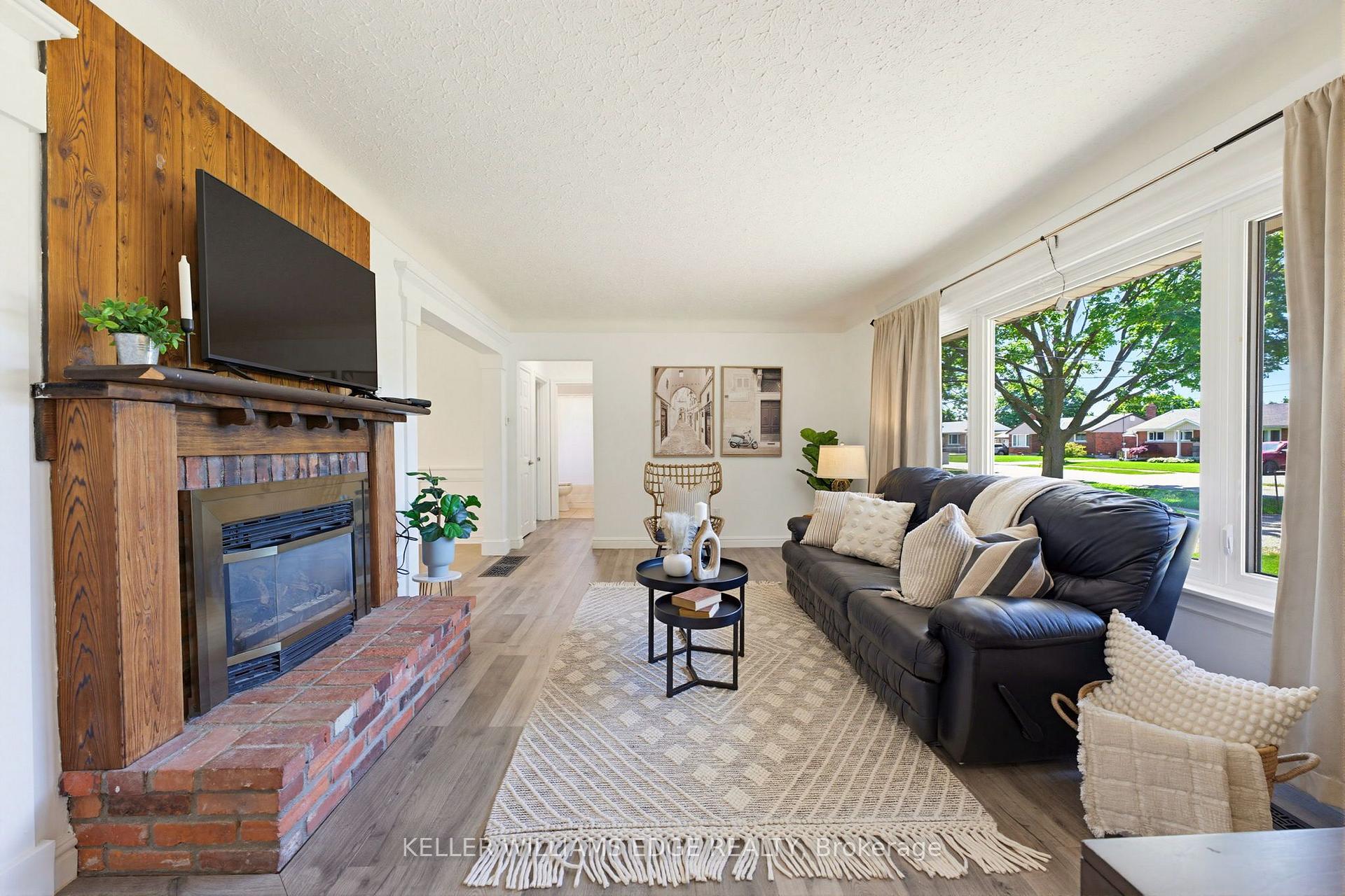 Photo 4 of 17 Broadmore Avenue, St. Catharines, Carlton/Bunting — HOMEH