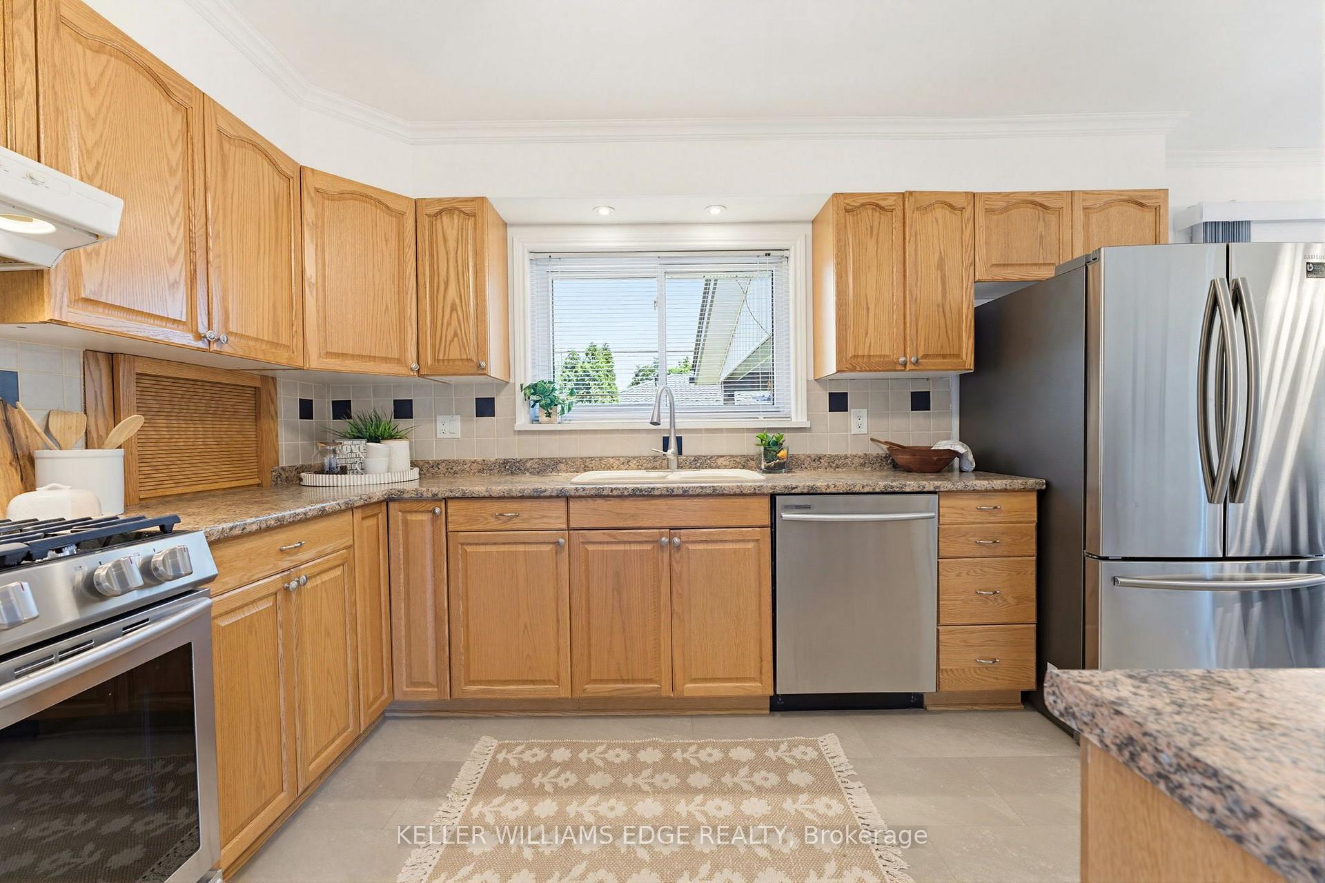 Photo 7 of 17 Broadmore Avenue, St. Catharines, Carlton/Bunting — HOMEH