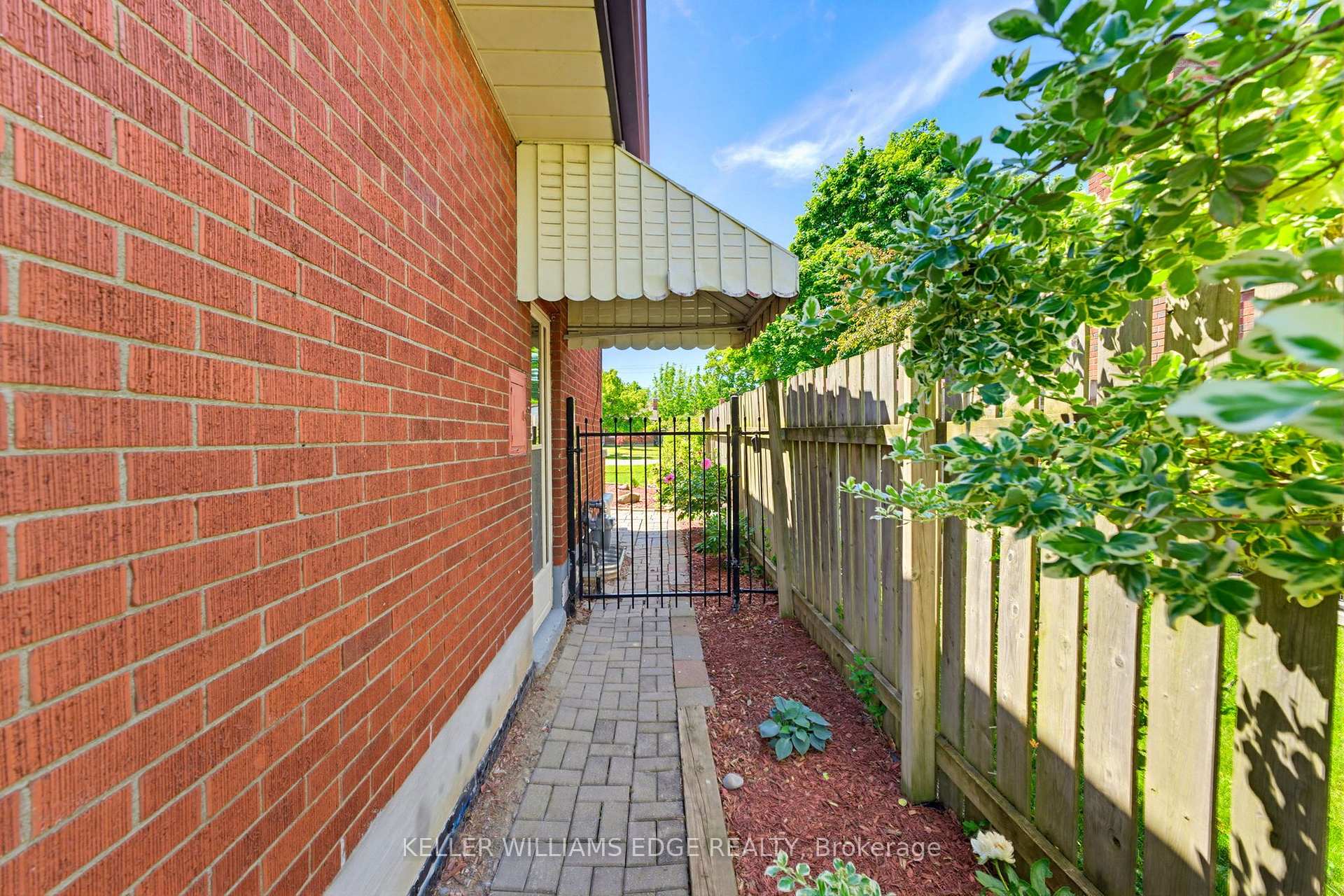 Photo 16 of 17 Broadmore Avenue, St. Catharines, Carlton/Bunting — HOMEH