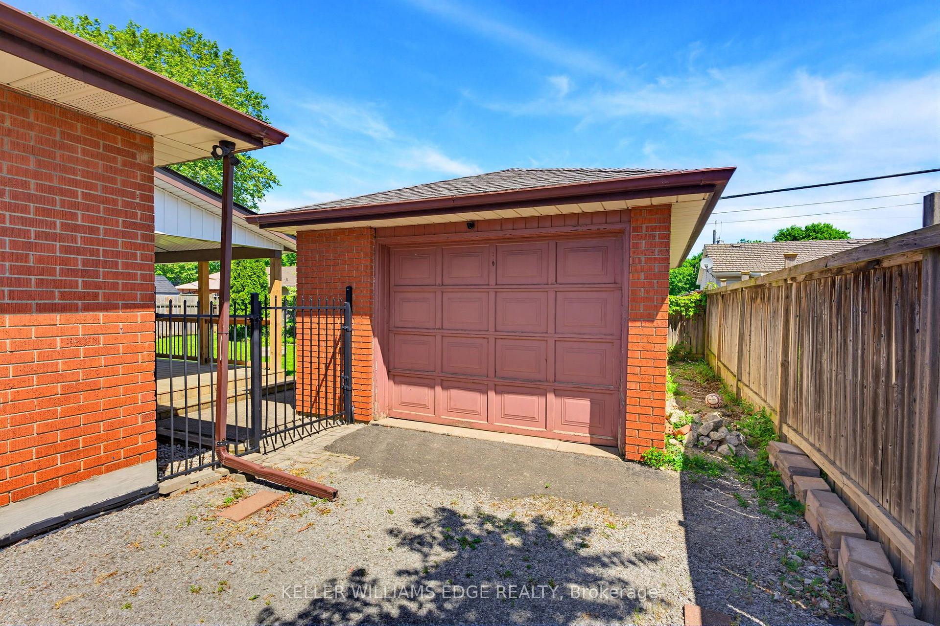 Photo 35 of 17 Broadmore Avenue, St. Catharines, Carlton/Bunting — HOMEH