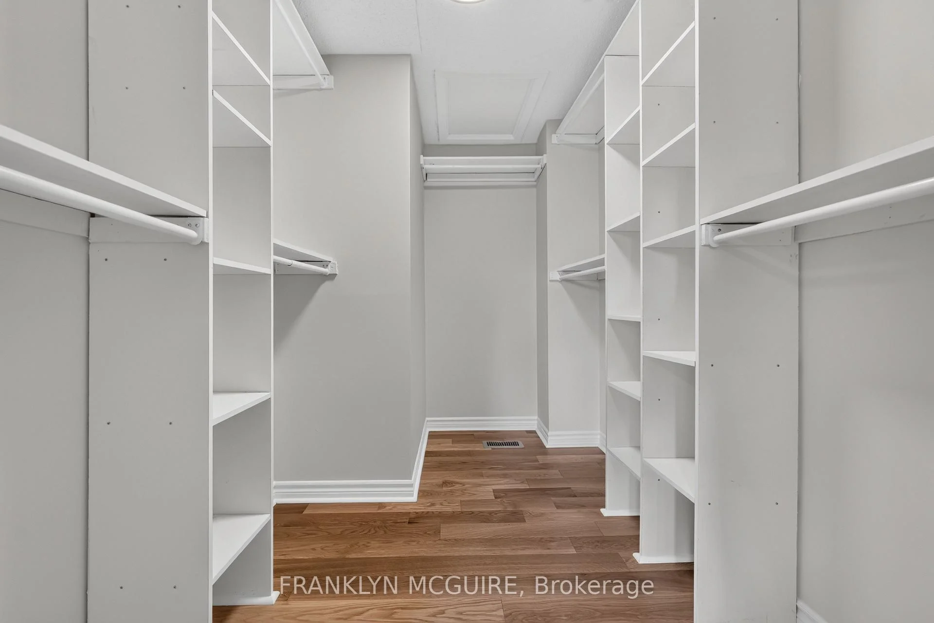 Photo of 115 Castlefrank Road W