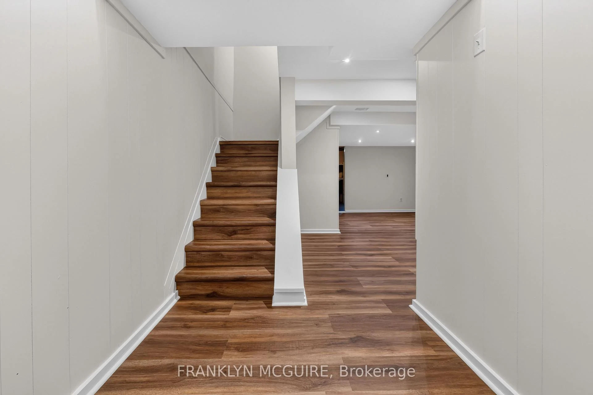 Photo 7 of 115 Castlefrank Road W, Ottawa, Kanata - Glencairn/Hazeldean — HOMEH