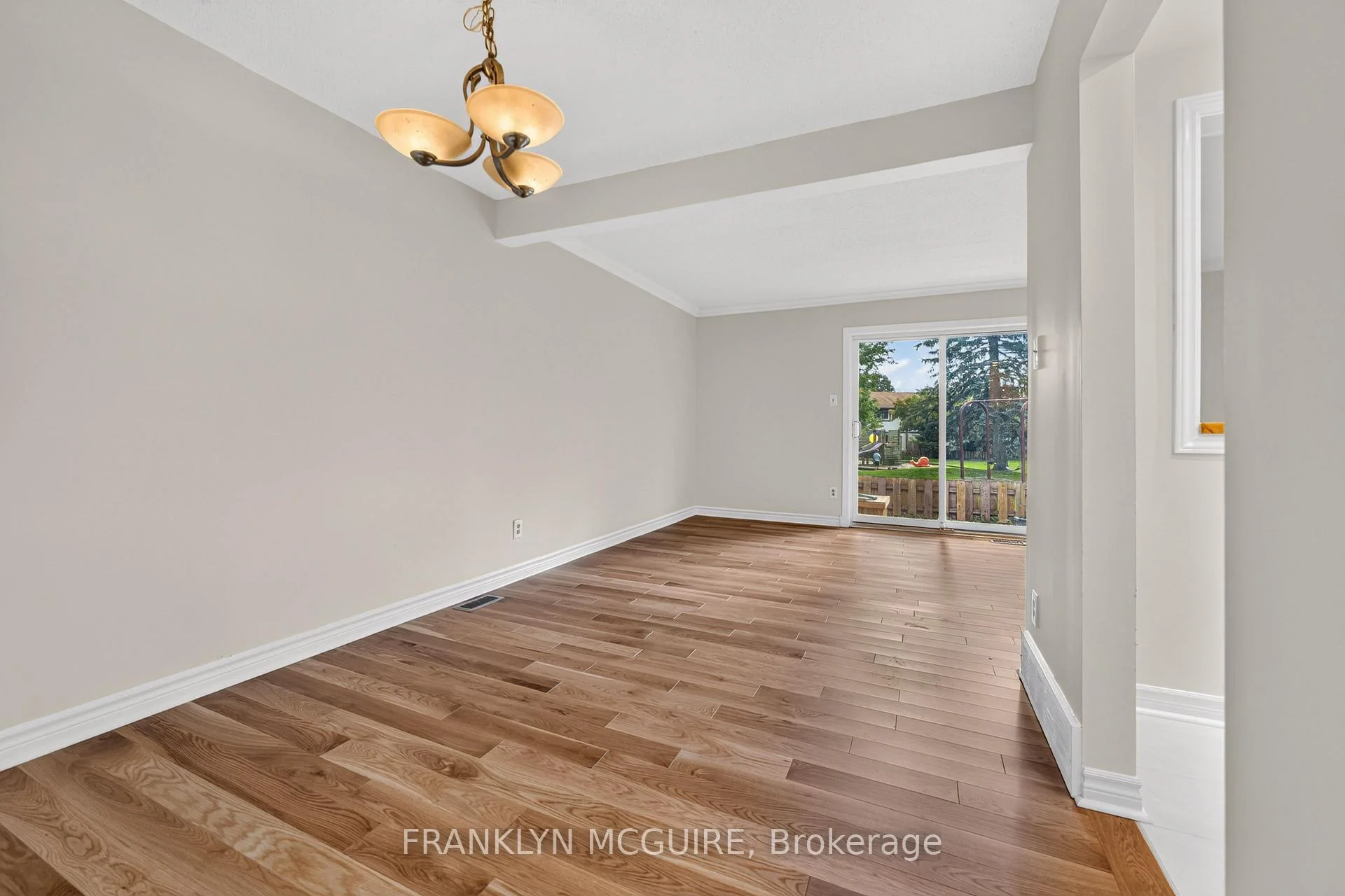 Photo 17 of 115 Castlefrank Road W, Ottawa, Kanata - Glencairn/Hazeldean — HOMEH
