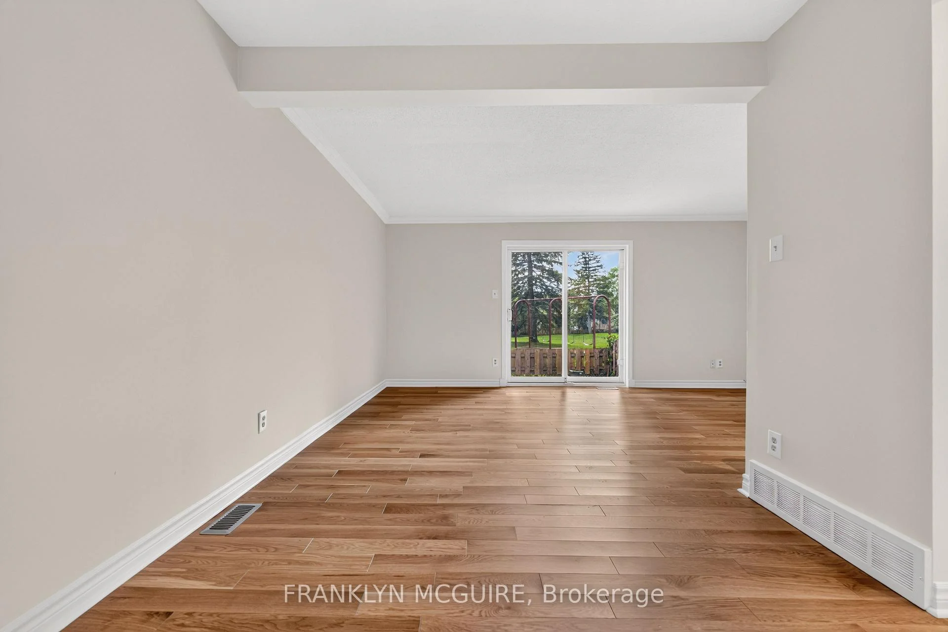 Photo 18 of 115 Castlefrank Road W, Ottawa, Kanata - Glencairn/Hazeldean — HOMEH