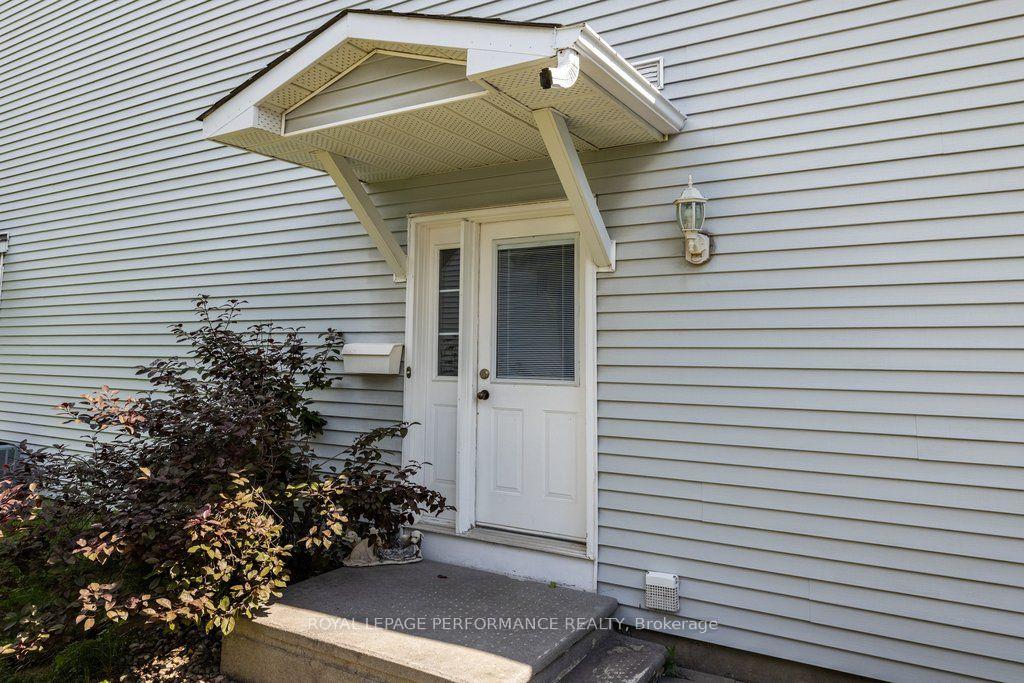 Photo 4 of 83 Kathleen Crescent, Ottawa, Stittsville (Central) — HOMEH