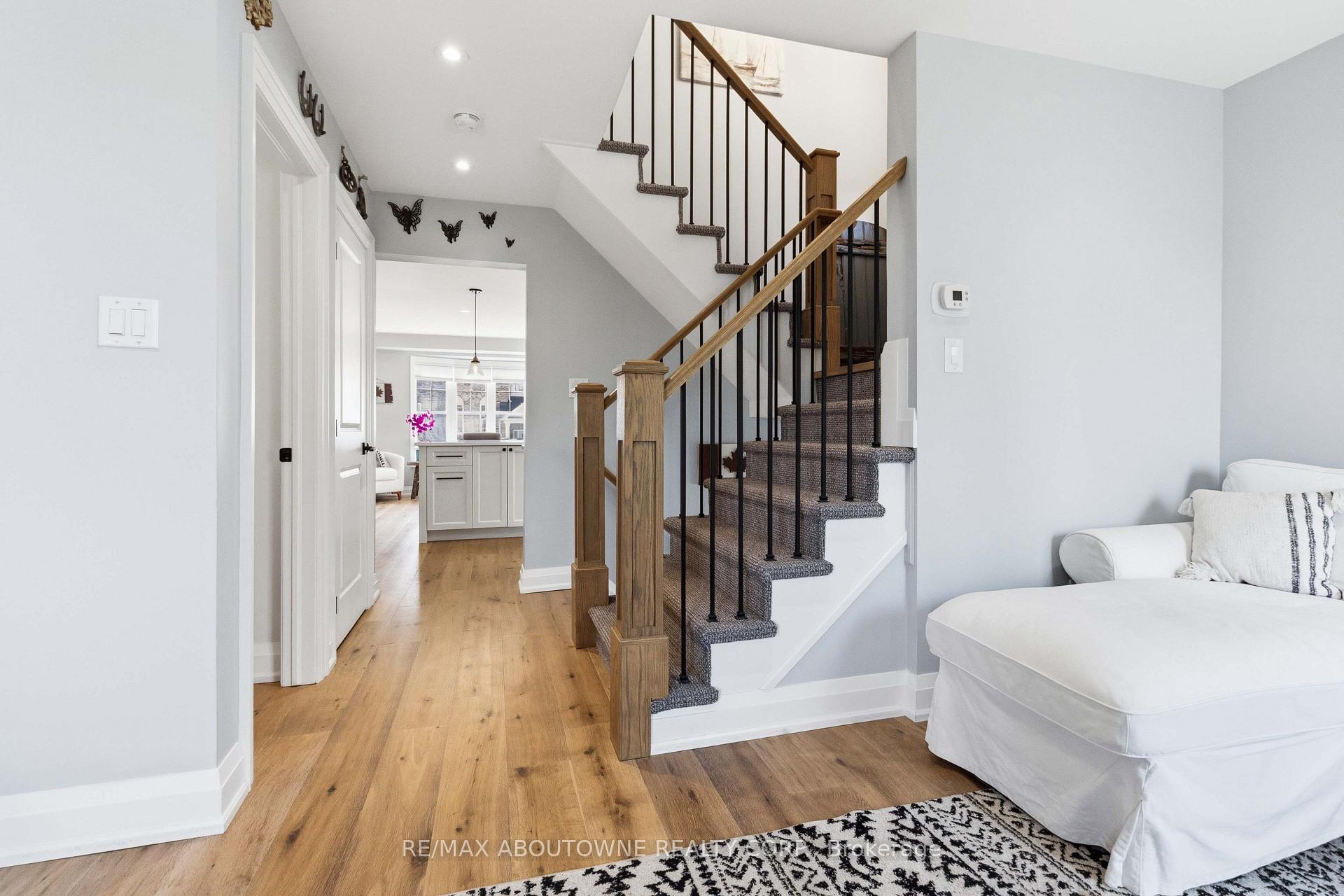Photo 4 of 2228 Jillian Lane, Oakville, Westmount — HOMEH