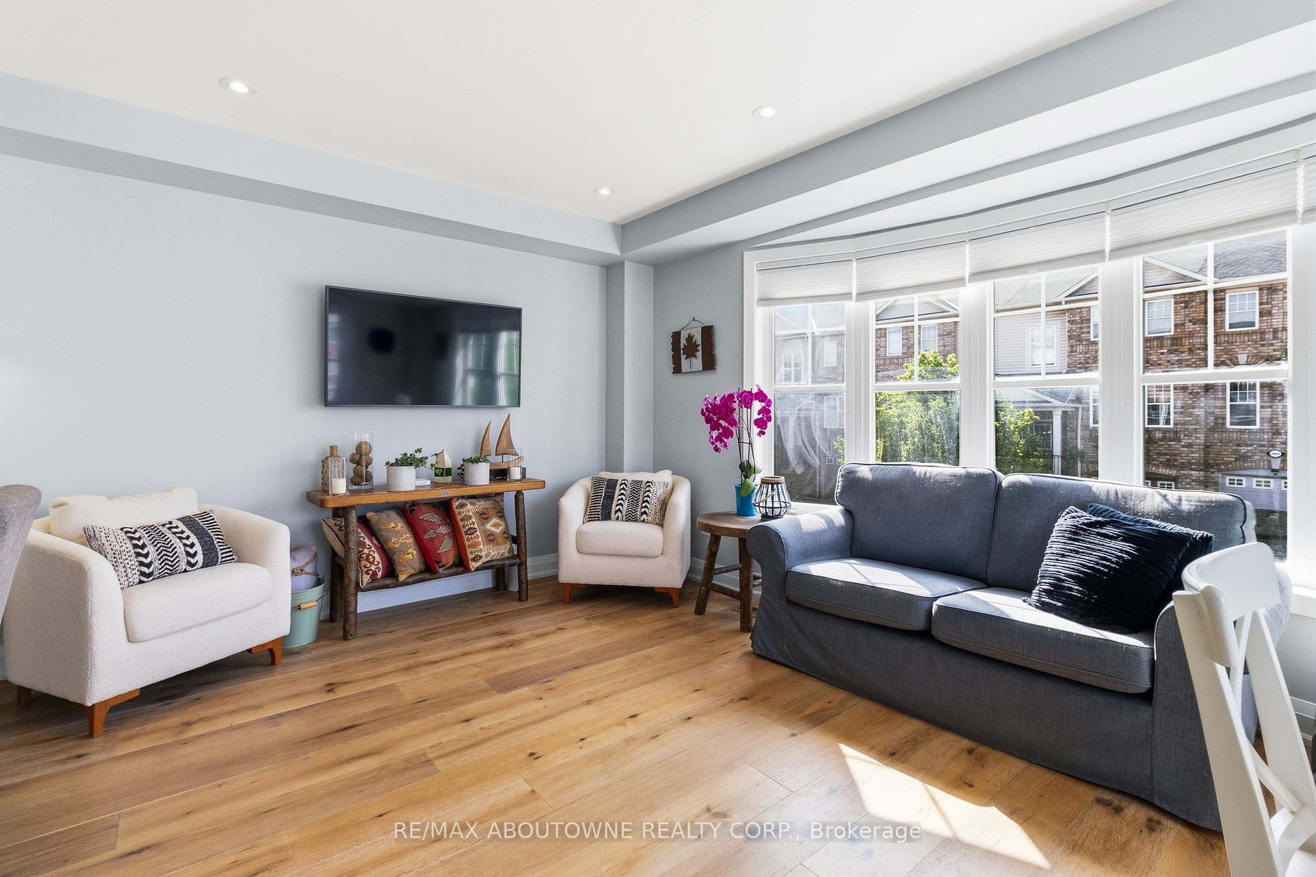Photo 5 of 2228 Jillian Lane, Oakville, Westmount — HOMEH