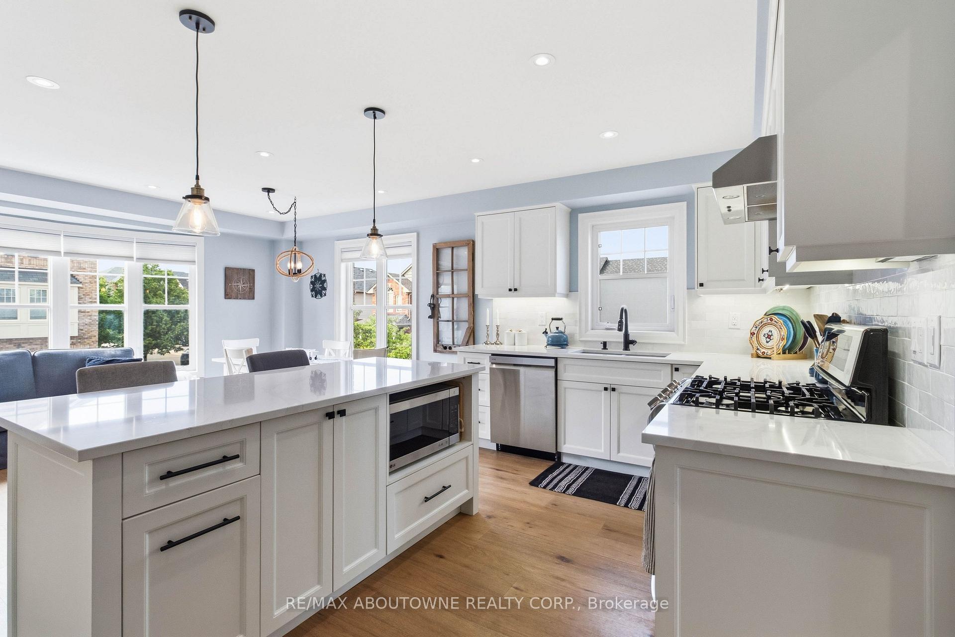 Photo 8 of 2228 Jillian Lane, Oakville, Westmount — HOMEH