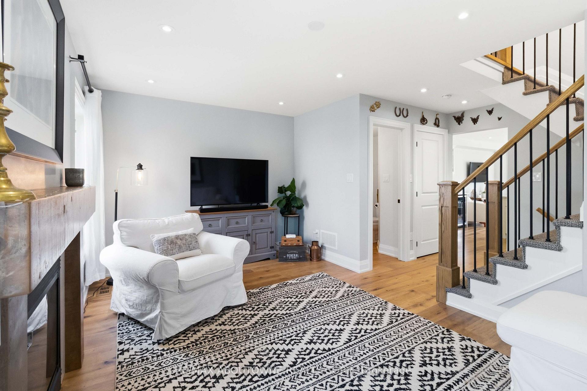 Photo 15 of 2228 Jillian Lane, Oakville, Westmount — HOMEH
