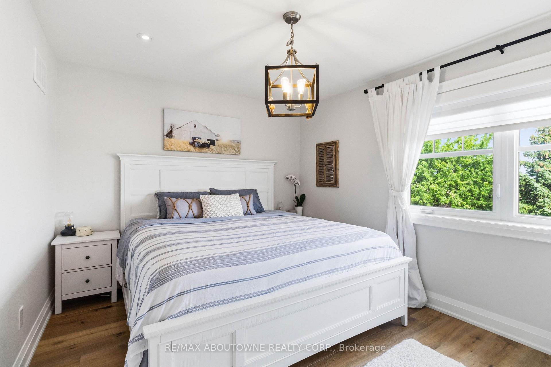 Photo 18 of 2228 Jillian Lane, Oakville, Westmount — HOMEH