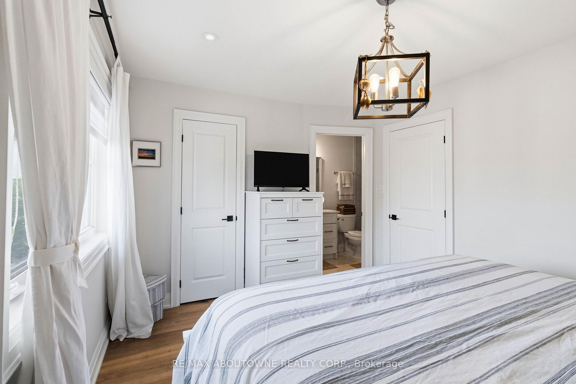 Photo 19 of 2228 Jillian Lane, Oakville, Westmount — HOMEH