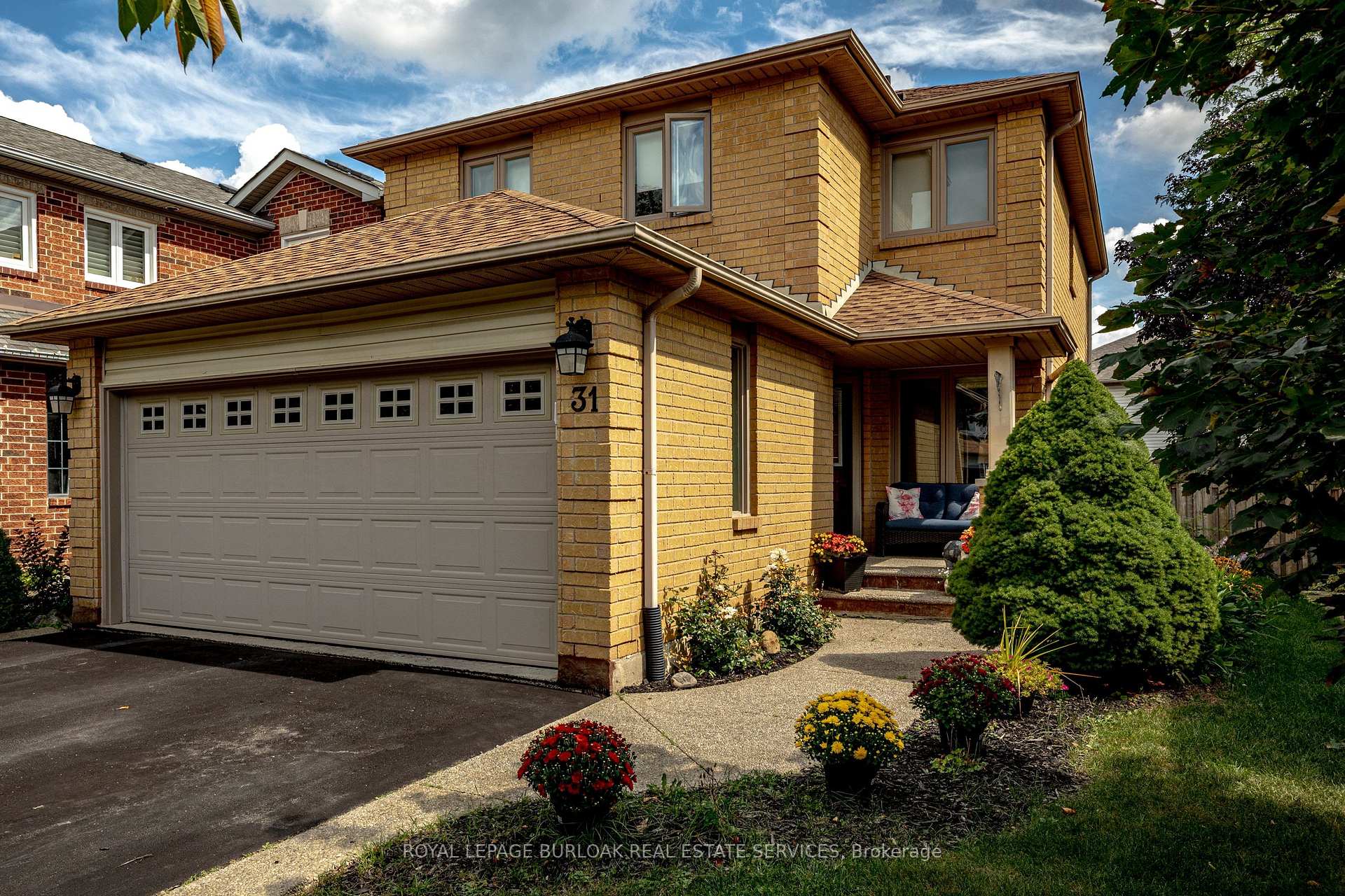 Photo 2 of 31 Grindstone Way, Hamilton, Waterdown — HOMEH