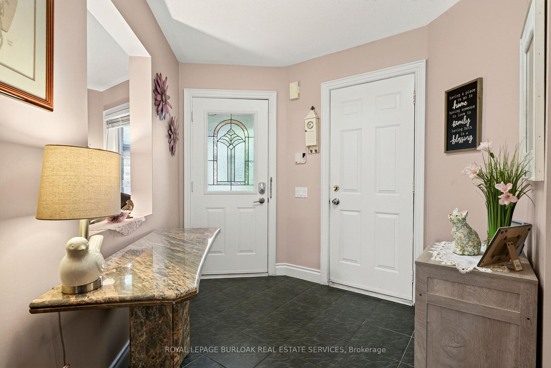 Photo 4 of 31 Grindstone Way, Hamilton, Waterdown — HOMEH