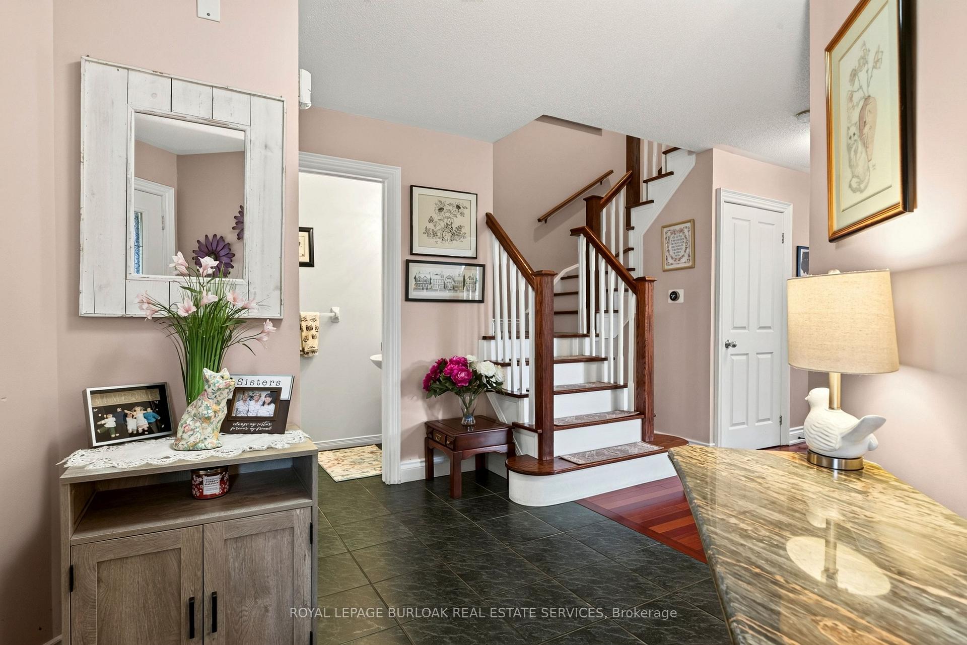 Photo 5 of 31 Grindstone Way, Hamilton, Waterdown — HOMEH