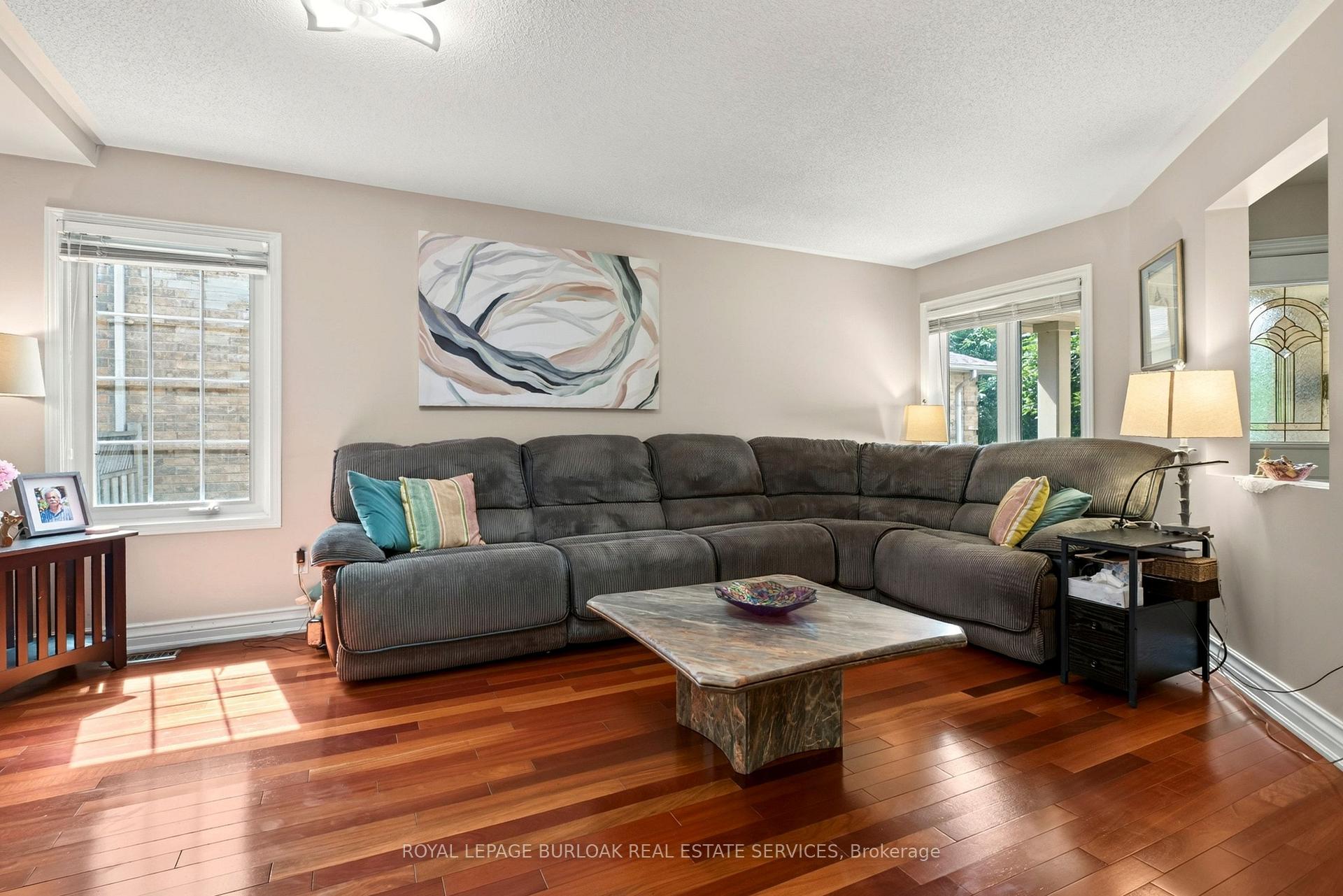 Photo 9 of 31 Grindstone Way, Hamilton, Waterdown — HOMEH