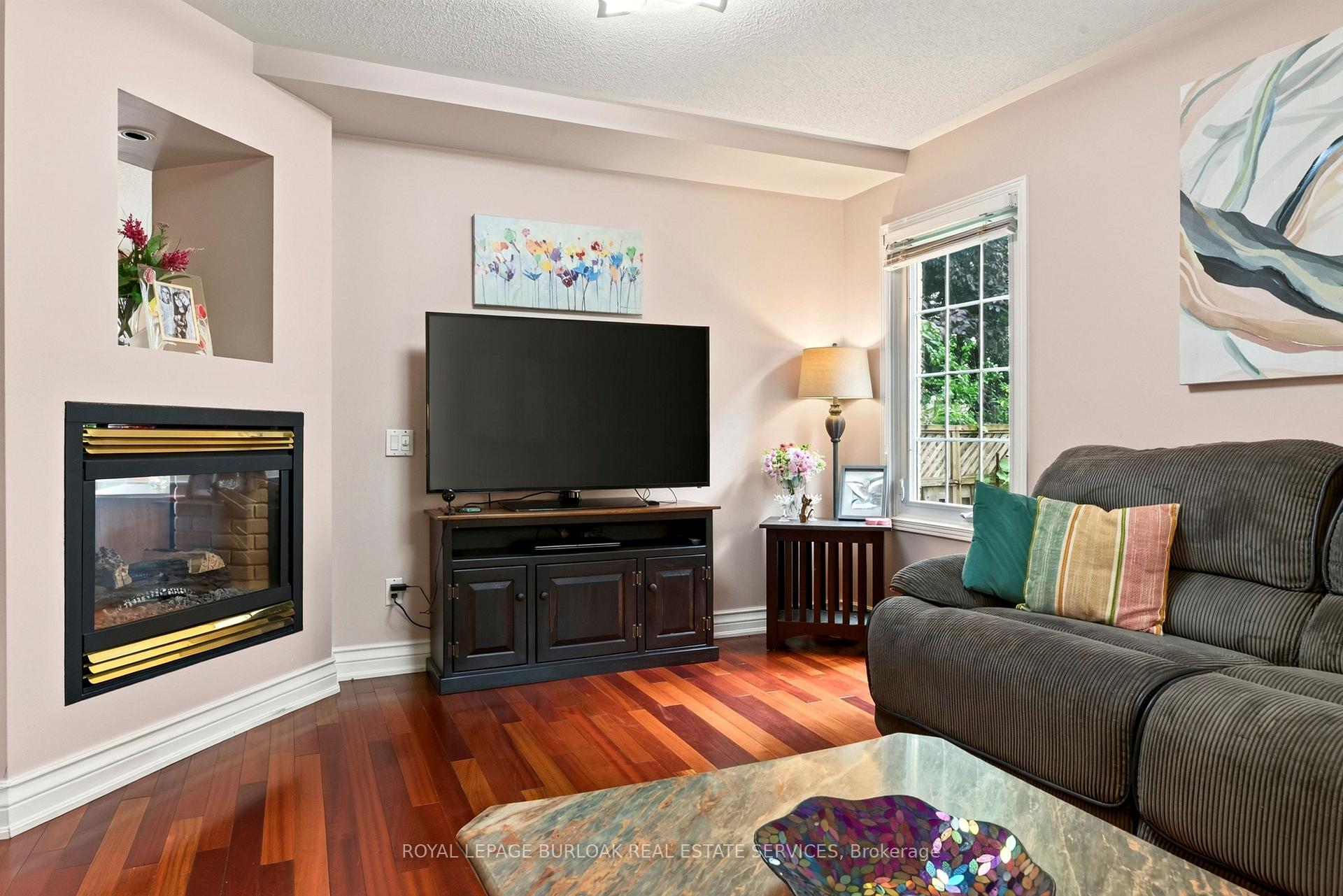 Photo 10 of 31 Grindstone Way, Hamilton, Waterdown — HOMEH