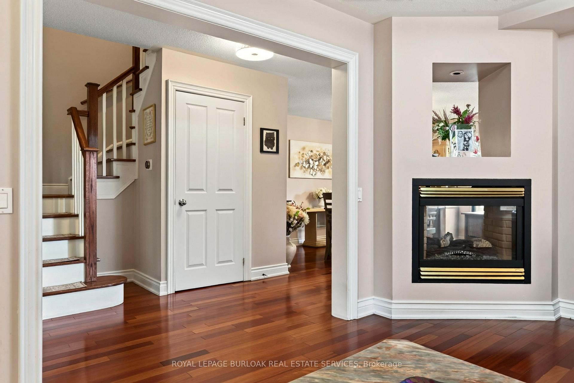 Photo 11 of 31 Grindstone Way, Hamilton, Waterdown — HOMEH