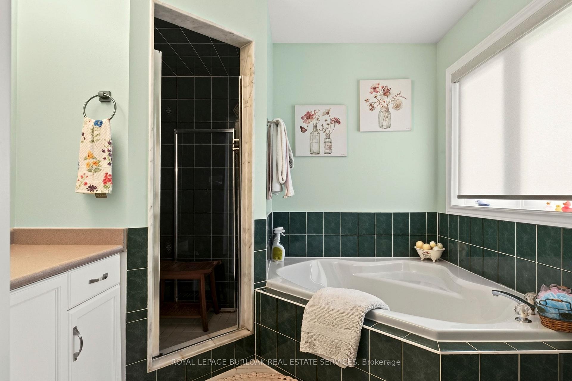 Photo 24 of 31 Grindstone Way, Hamilton, Waterdown — HOMEH