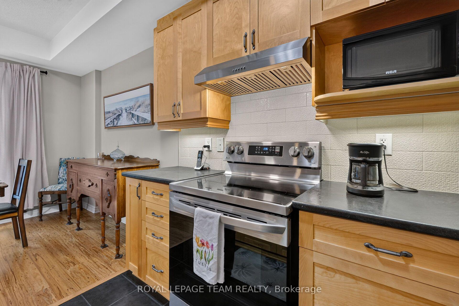 Photo 19 of Unit B, 1004 Beryl Private, Ottawa, Riverside South/Gloucester Glen — HOMEH