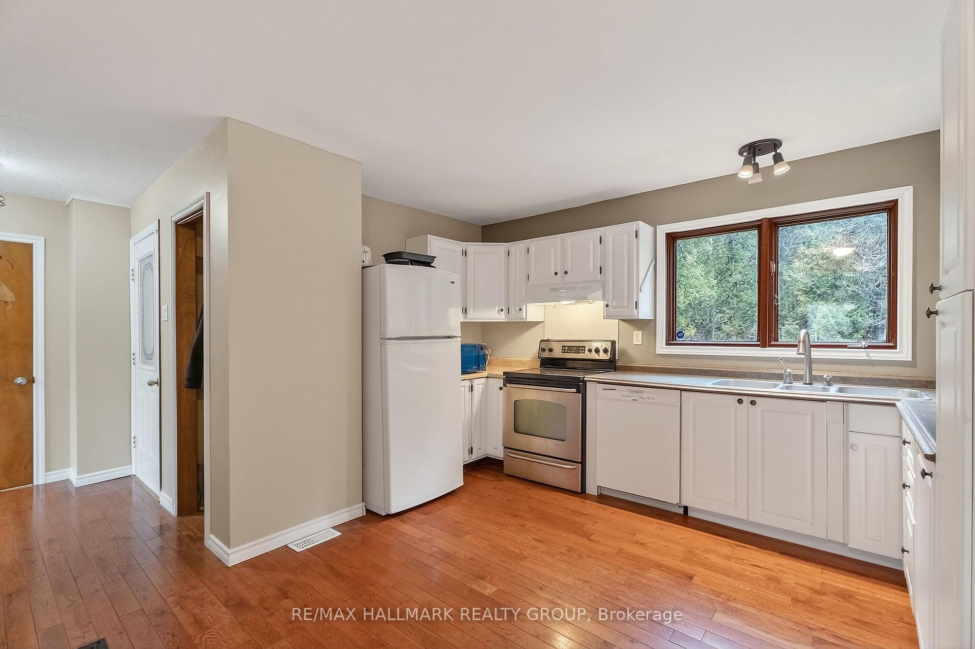 Photo 35 of 201 Moorhead Drive, Ottawa, Fitzroy — HOMEH