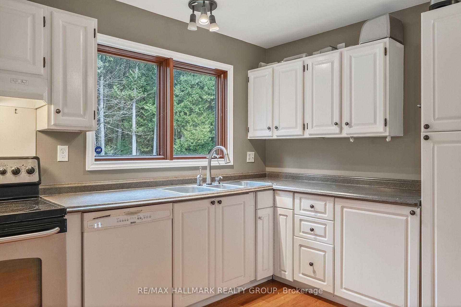 Photo 37 of 201 Moorhead Drive, Ottawa, Fitzroy — HOMEH