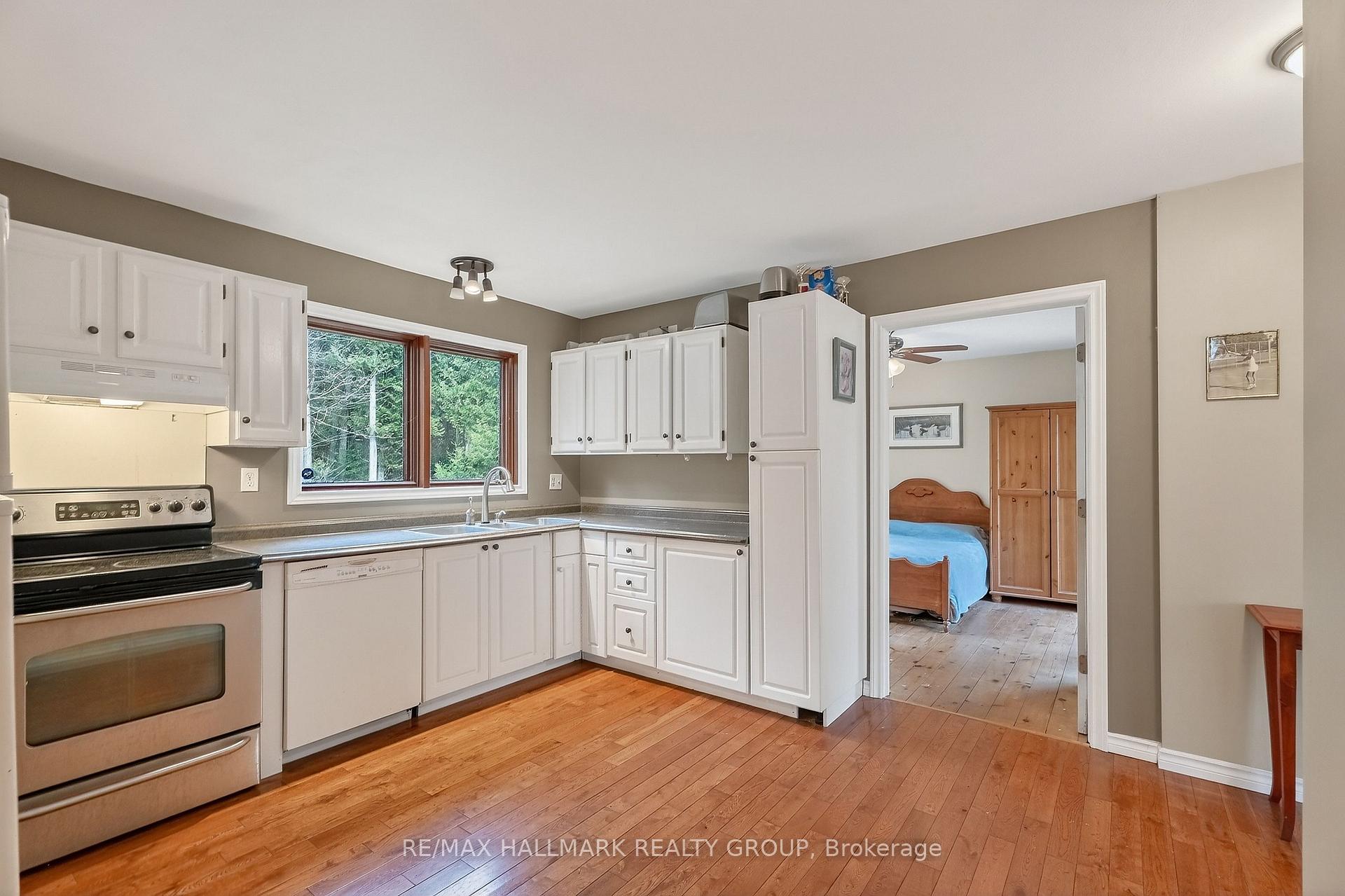 Photo 41 of 201 Moorhead Drive, Ottawa, Fitzroy — HOMEH
