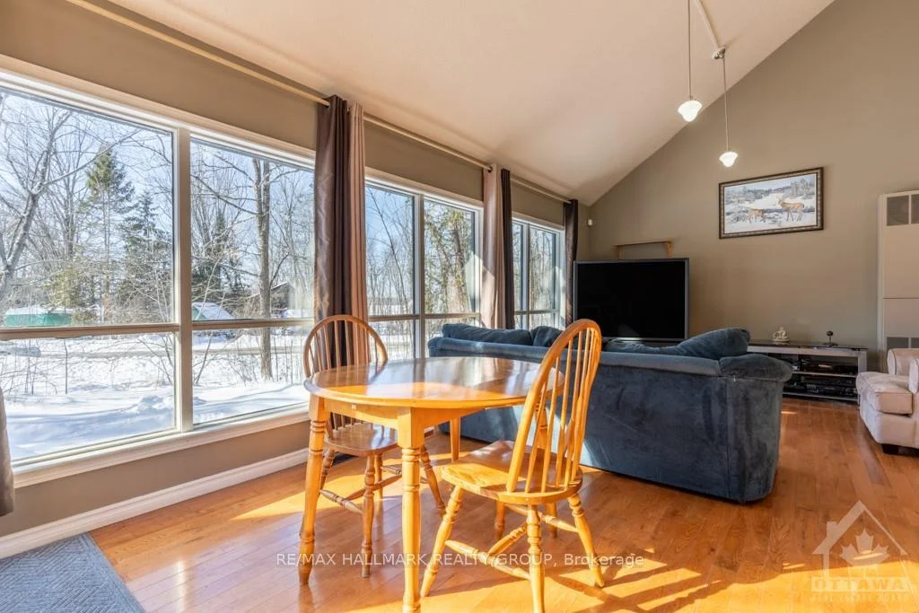 Photo 14 of 201 Moorhead Drive, Ottawa, Fitzroy — HOMEH