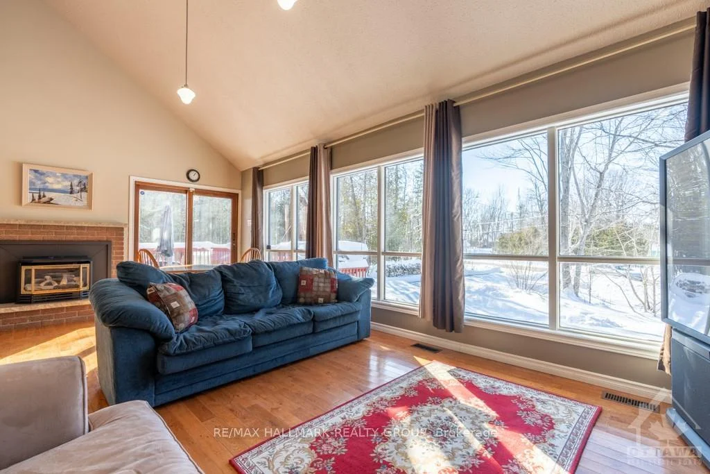 Photo 16 of 201 Moorhead Drive, Ottawa, Fitzroy — HOMEH
