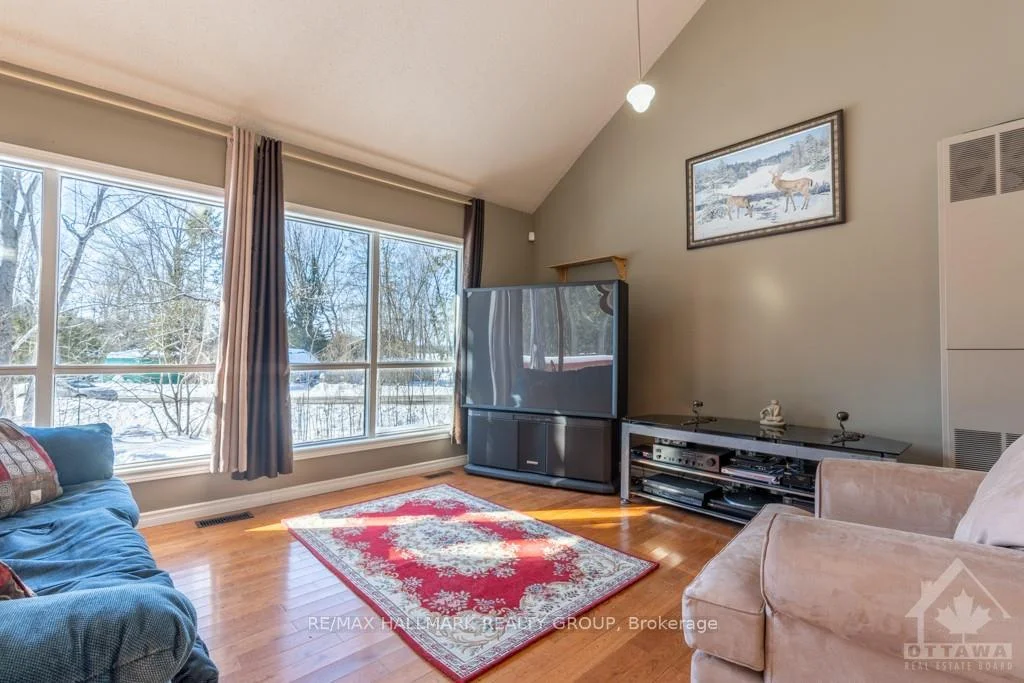 Photo 19 of 201 Moorhead Drive, Ottawa, Fitzroy — HOMEH