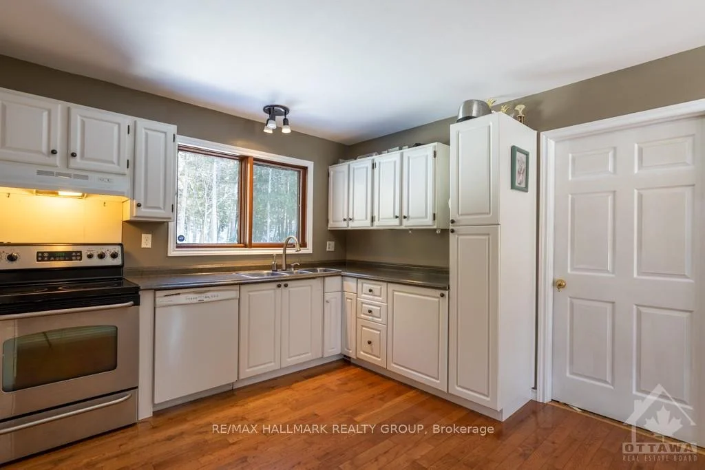 Photo 30 of 201 Moorhead Drive, Ottawa, Fitzroy — HOMEH